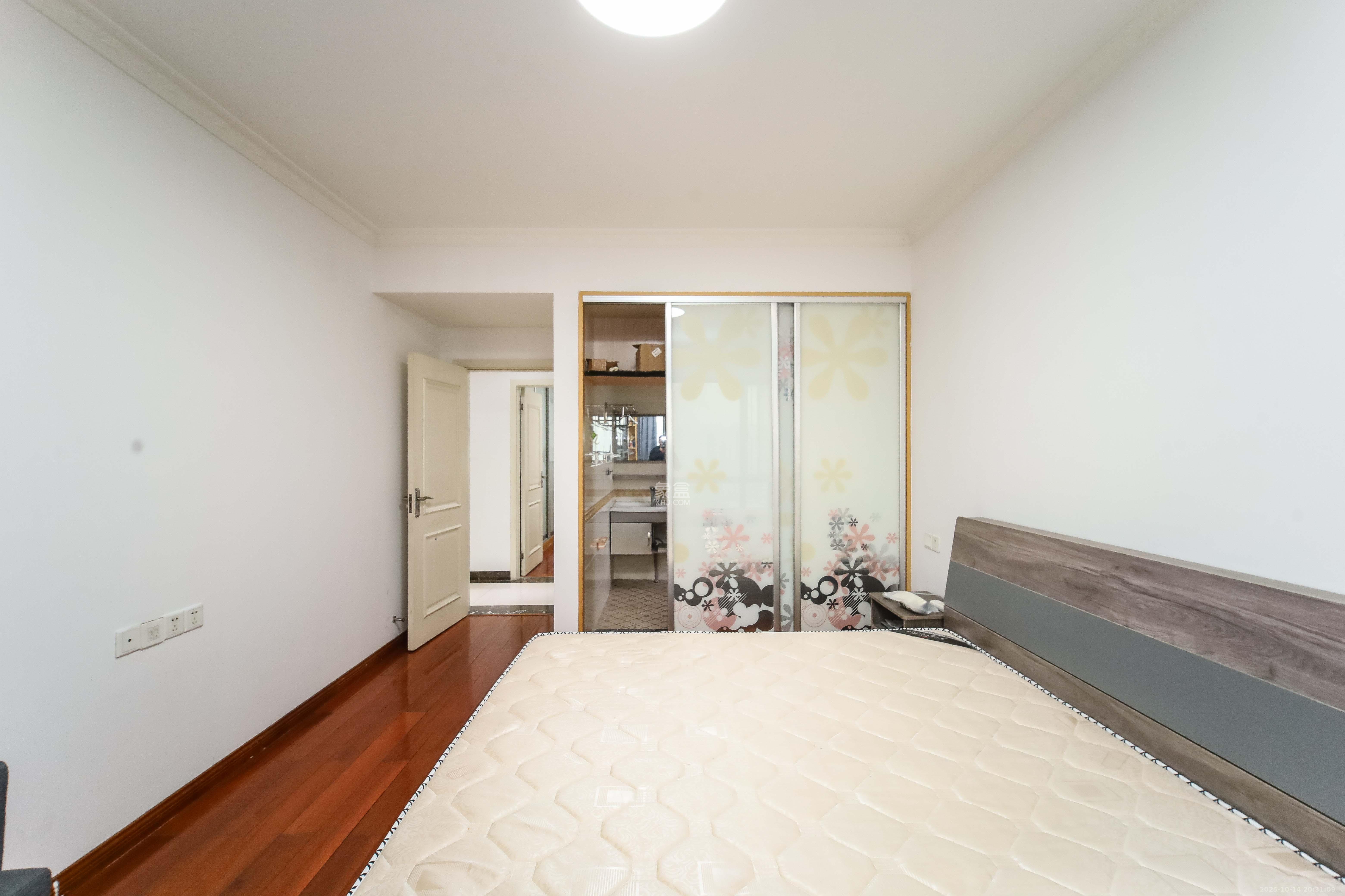 江河双水湾  3室2厅2卫    91.0万卧室