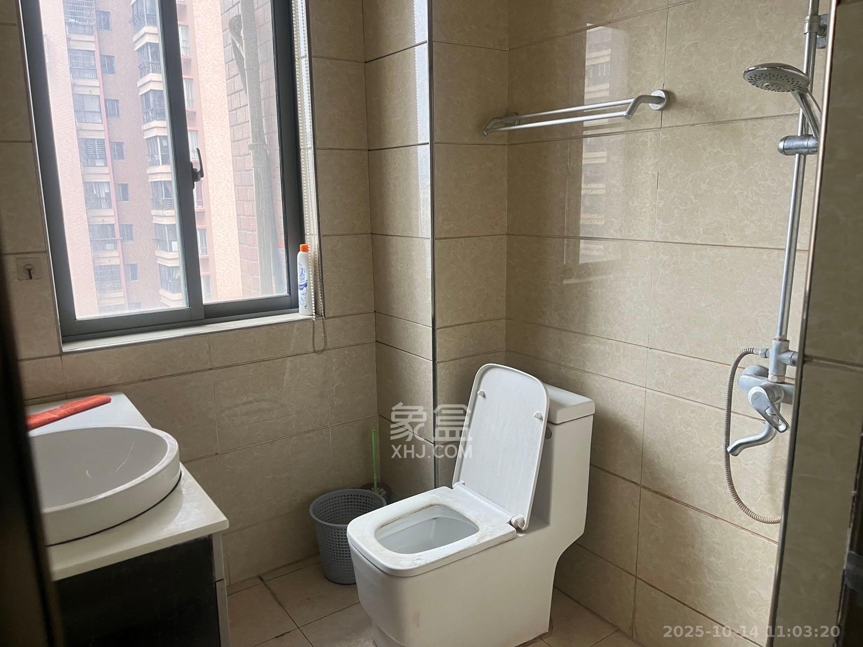 上海城小区  3室2厅2卫    2150.0元/月室内图