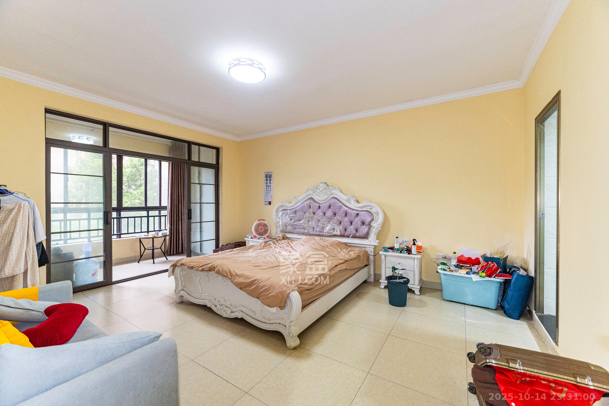 好望谷  4室2厅2卫    89.9万卧室