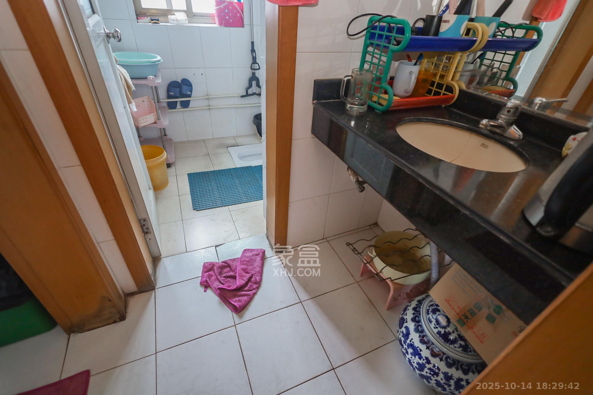 岳麓区交警支队宿舍  3室2厅2卫    130.0万 岳麓区交警支队宿舍  3室2厅2卫    130.0万卫生间