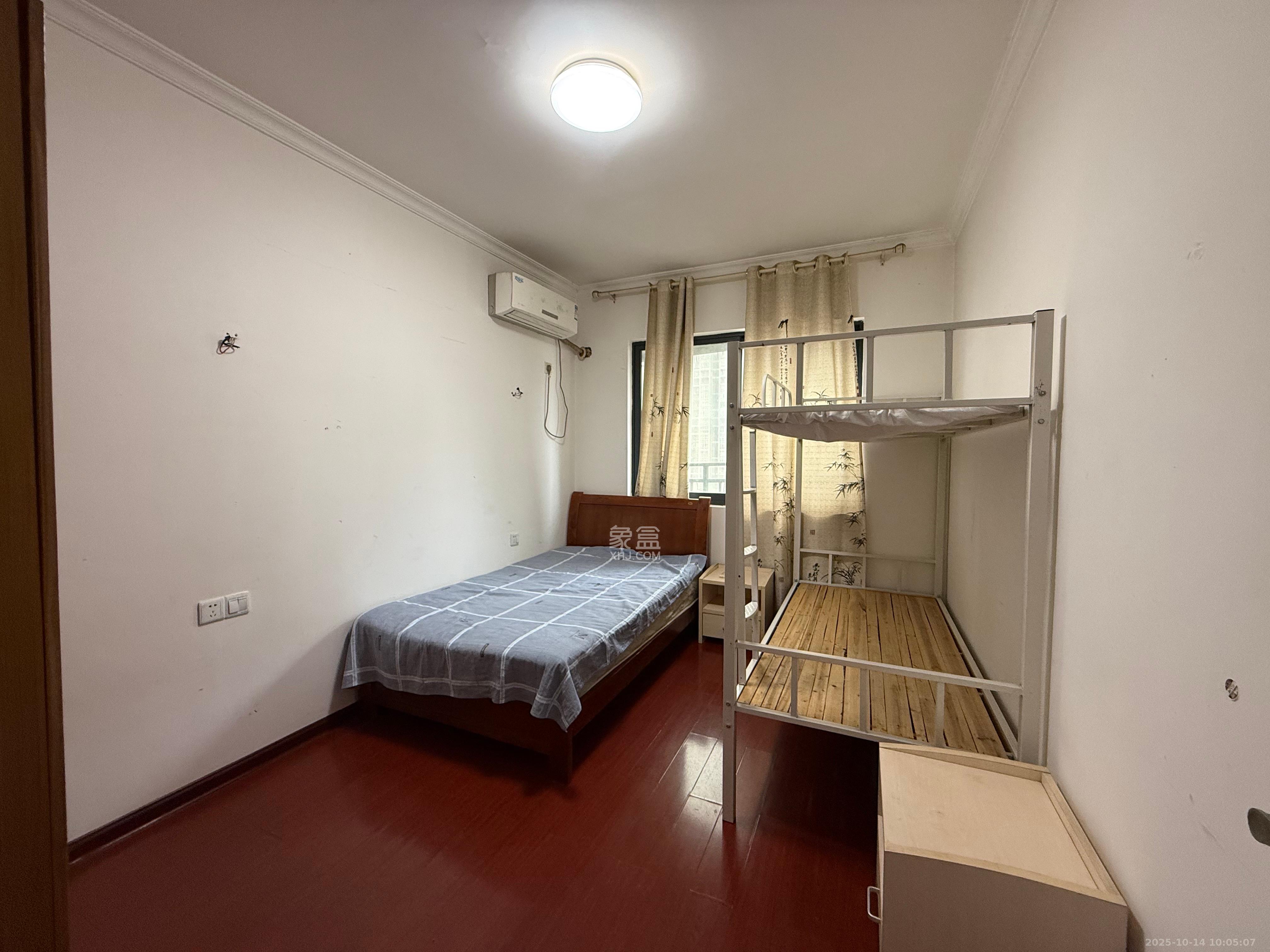 奥克斯广场 4室2厅2卫 3300.0元/月 奥克斯广场 4室2厅2卫 3300.0元/月室内图