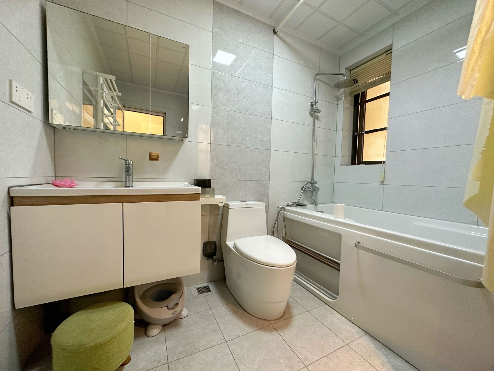 海航豪庭南苑  3室2厅2卫    6000.0元/月室内图