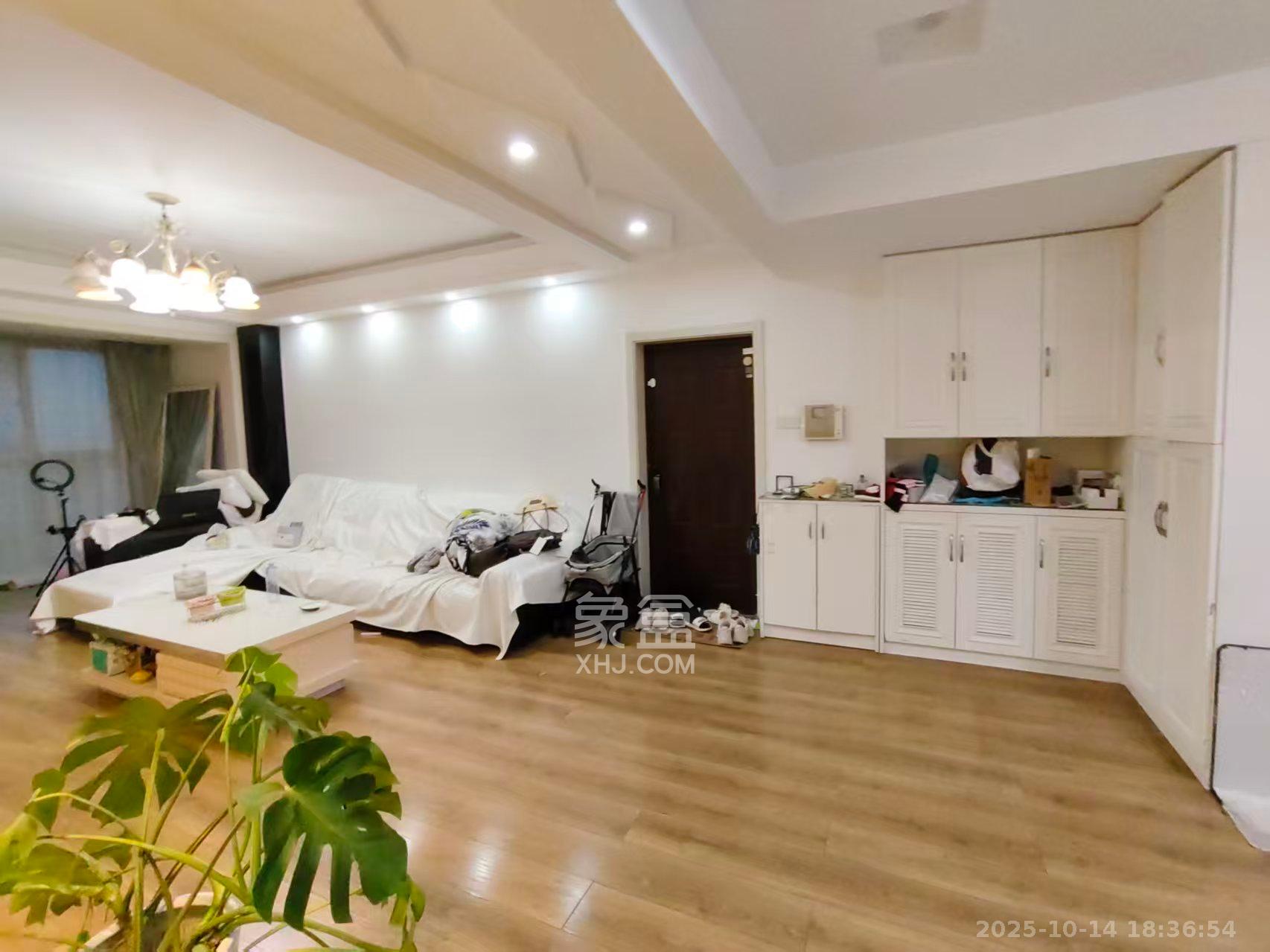 山水湾  3室2厅2卫    2300.0元/月 山水湾  3室2厅2卫    2300.0元/月