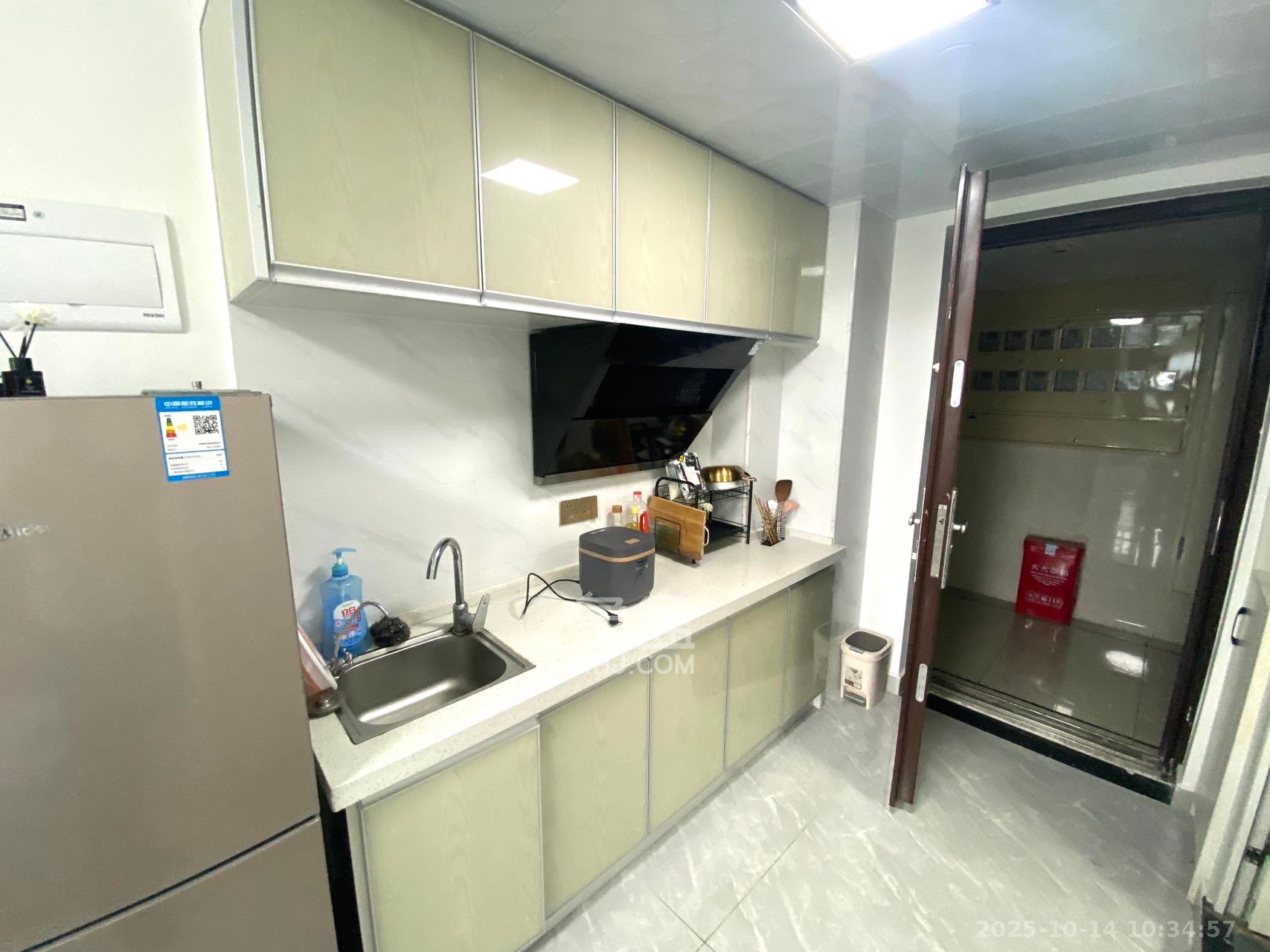 中海珑悦府  1室1厅1卫    1200.0元/月室内图