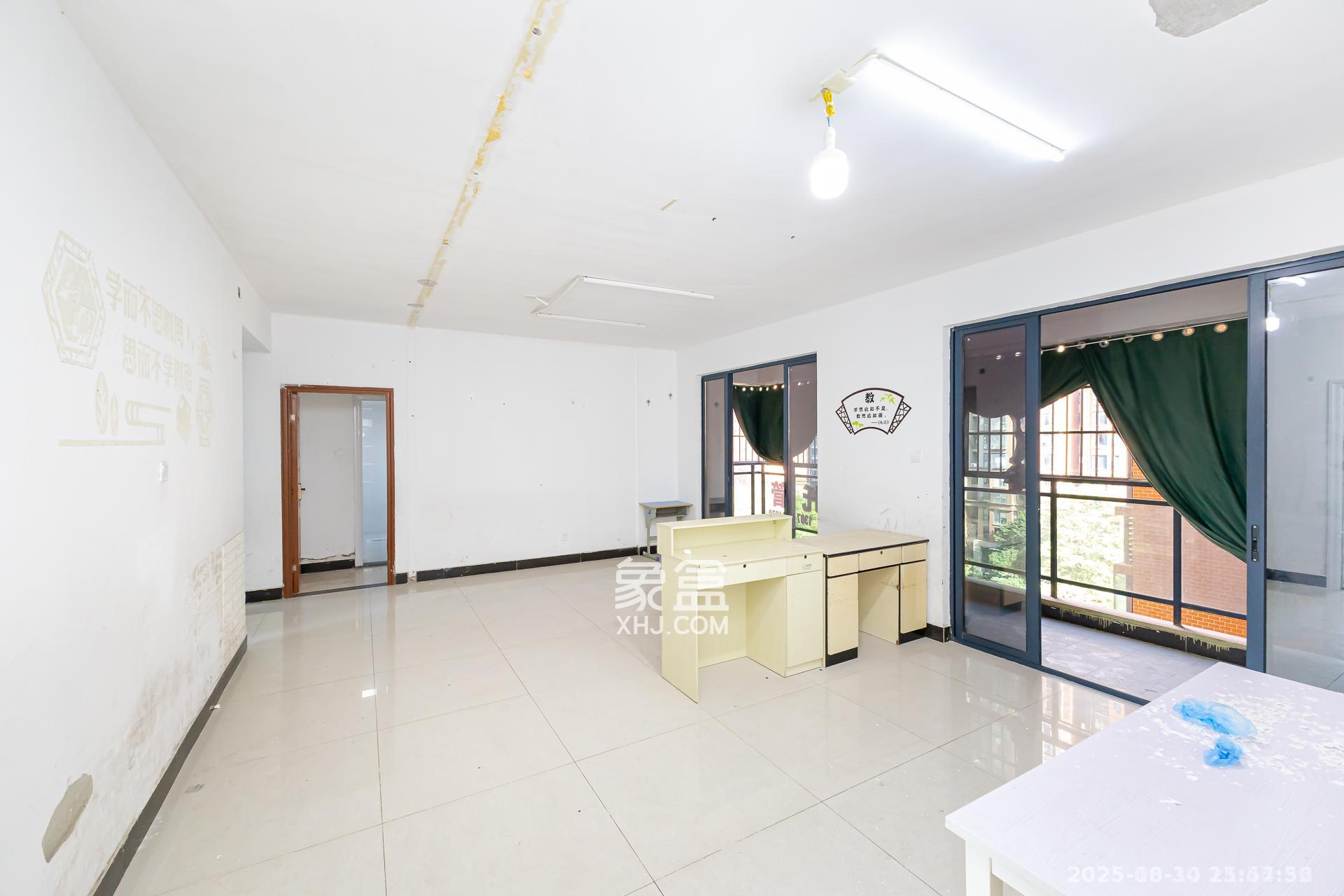 珠江东方明珠(新地东方明珠)三期  4室2厅2卫    1500.0元/月 珠江东方明珠(新地东方明珠)三期  4室2厅2卫    1500.0元/月室内图