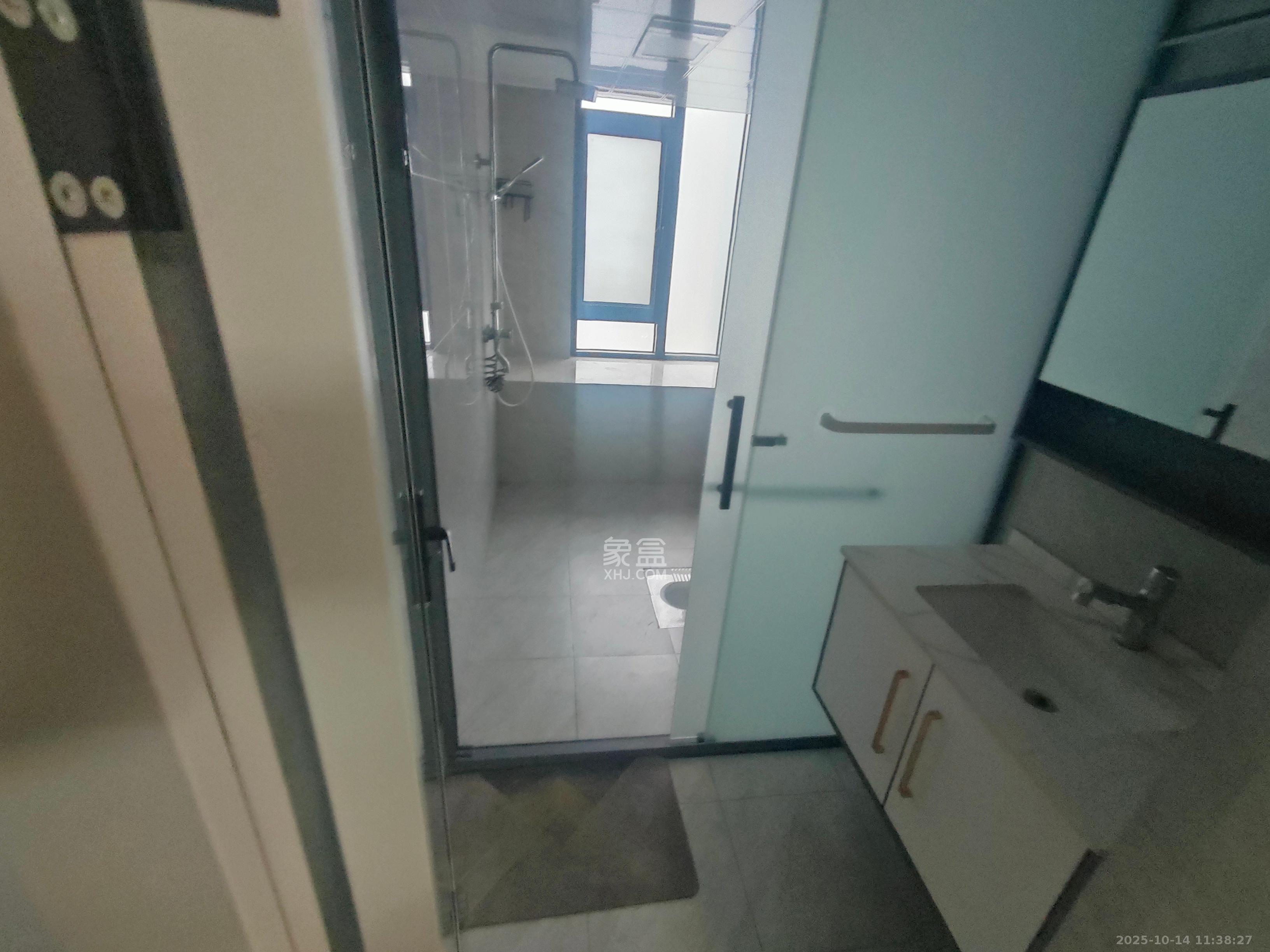 长龙湾  3室2厅1卫    2200.0元/月室内图