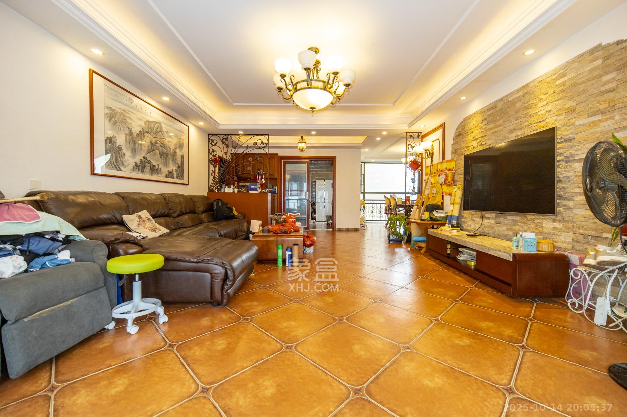 圣爵菲斯  4室2厅2卫    127.0万 圣爵菲斯  4室2厅2卫    127.0万