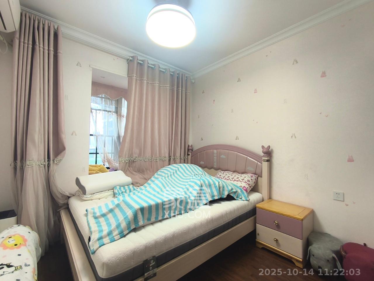 万科魅力之城锋镜里 4室2厅2卫 3200.0元/月 万科魅力之城锋镜里 4室2厅2卫 3200.0元/月室内图