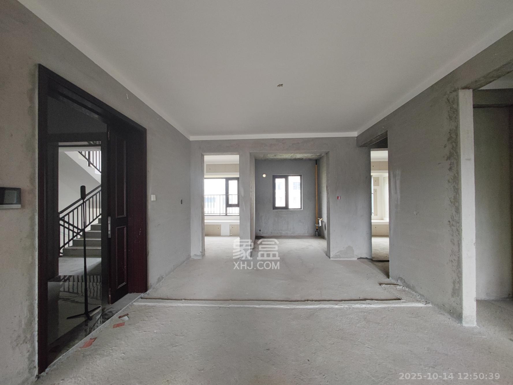 远洋红星天铂一期  3室2厅2卫    90.0万其他