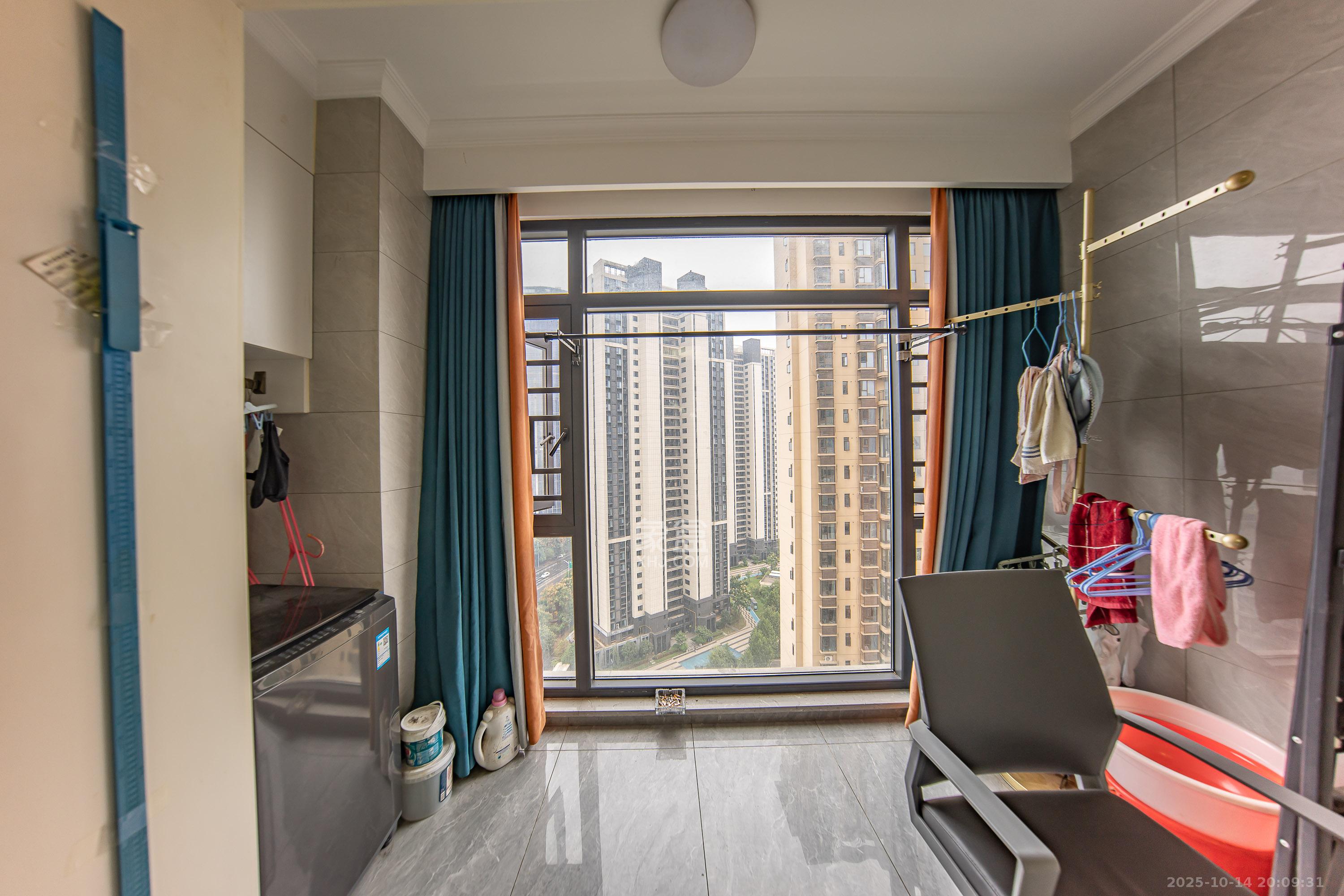 江山帝景雅典  1室0厅0卫    107.8万阳台