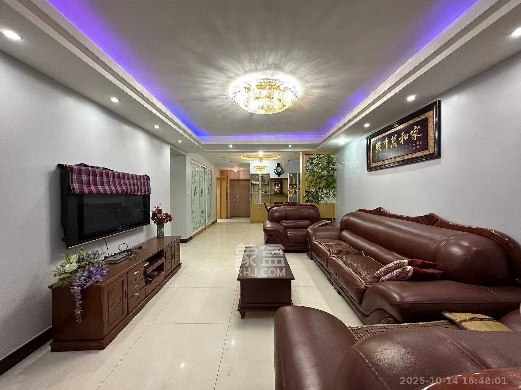 佳阳悦景馨都 3室2厅2卫 2500.0元/月 佳阳悦景馨都 3室2厅2卫 2500.0元/月室内图