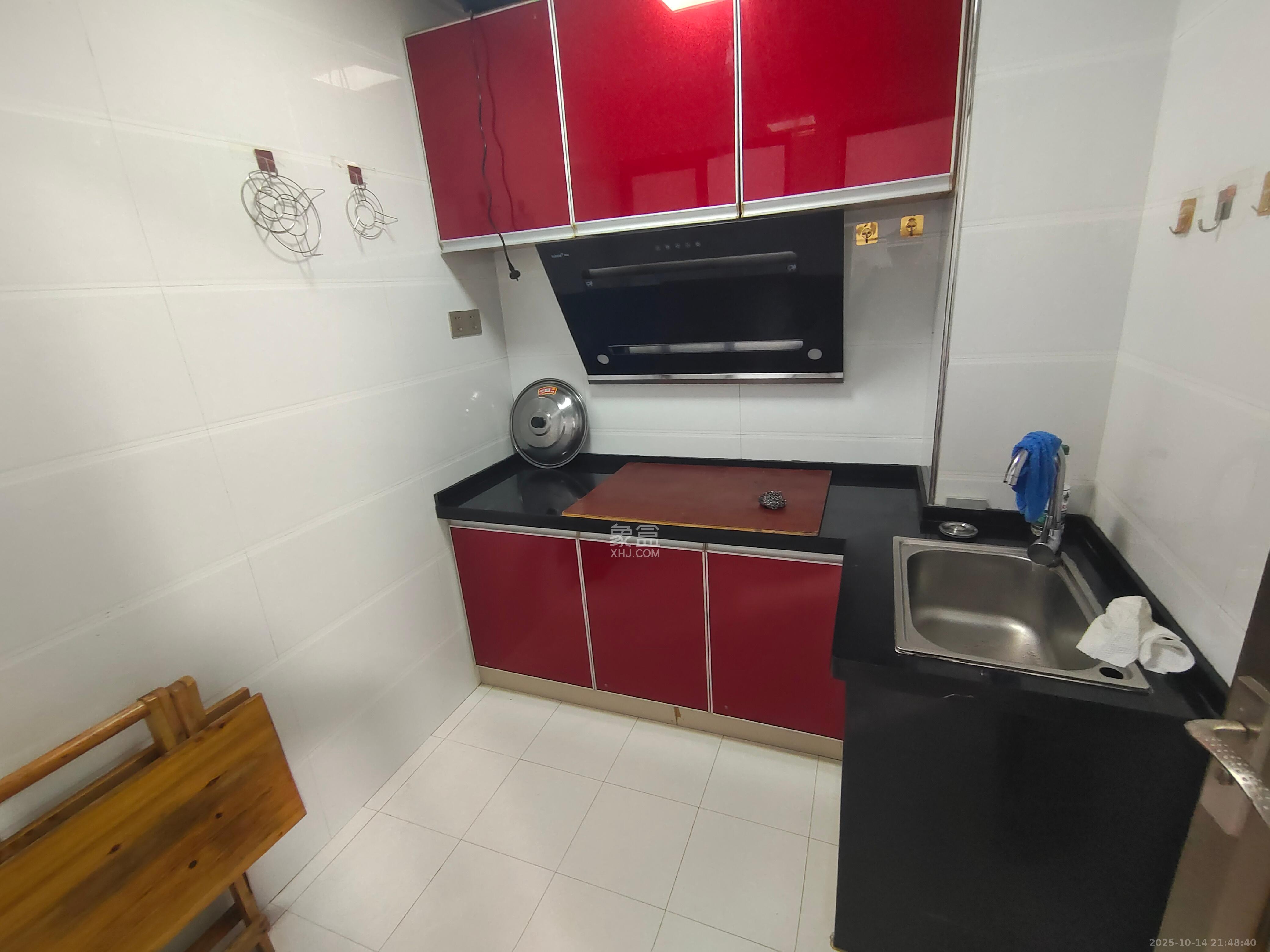 骑龙安置小区  1室1厅1卫    1300.0元/月 骑龙安置小区  1室1厅1卫    1300.0元/月室内图