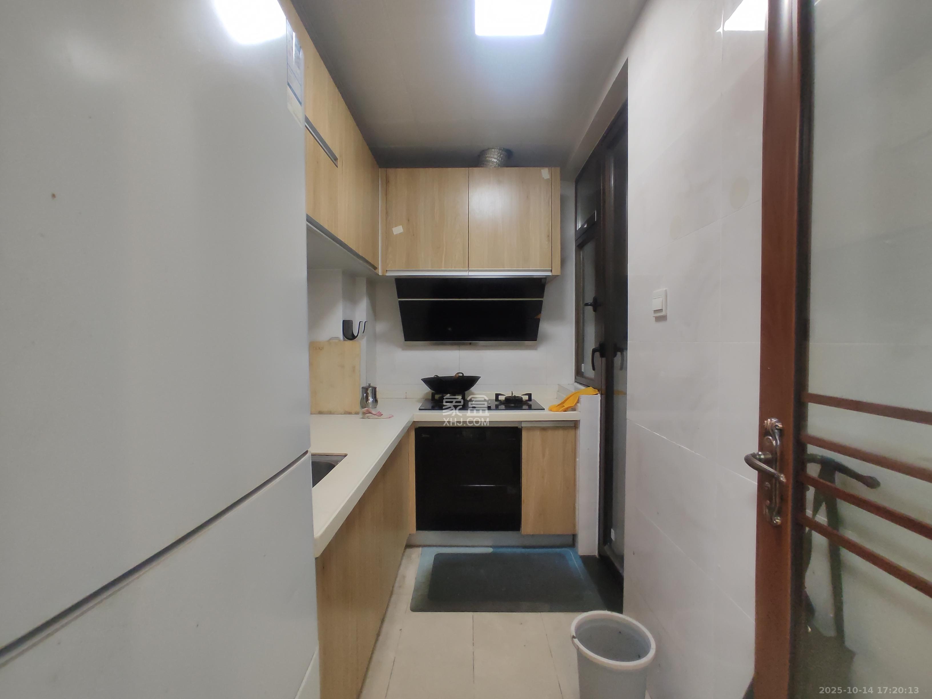 江山帝景哈佛  3室2厅1卫    2000.0元/月 江山帝景哈佛  3室2厅1卫    2000.0元/月室内图