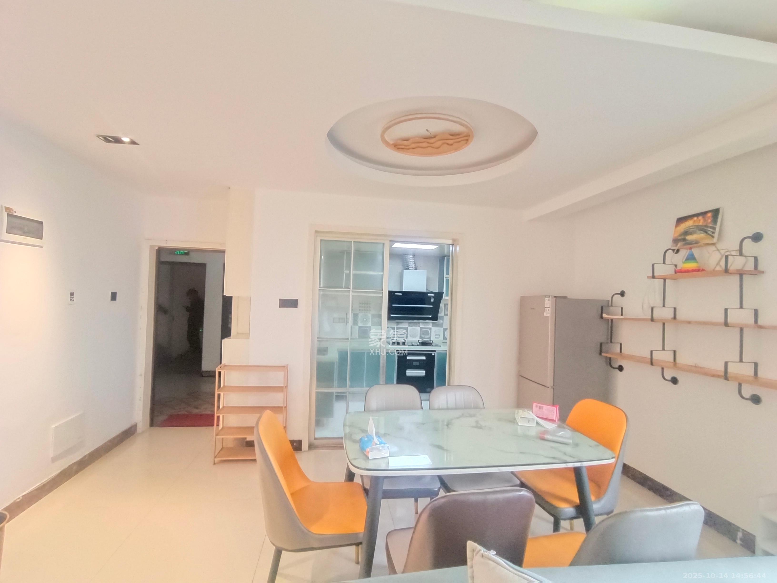 银港水晶城  3室2厅1卫    2700.0元/月