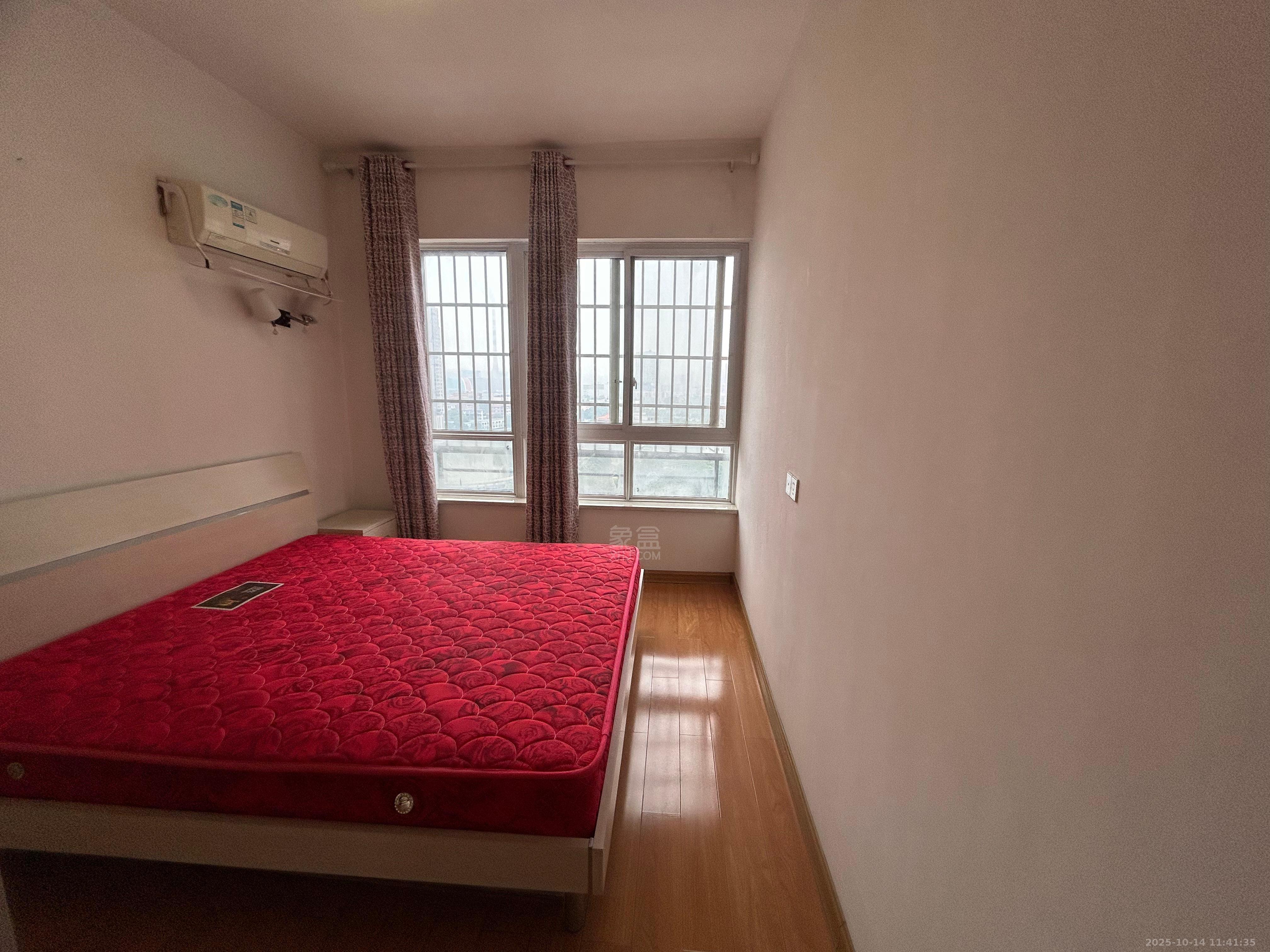 天泰喜梅小区 2室2厅1卫 1300.0元/月 天泰喜梅小区 2室2厅1卫 1300.0元/月室内图