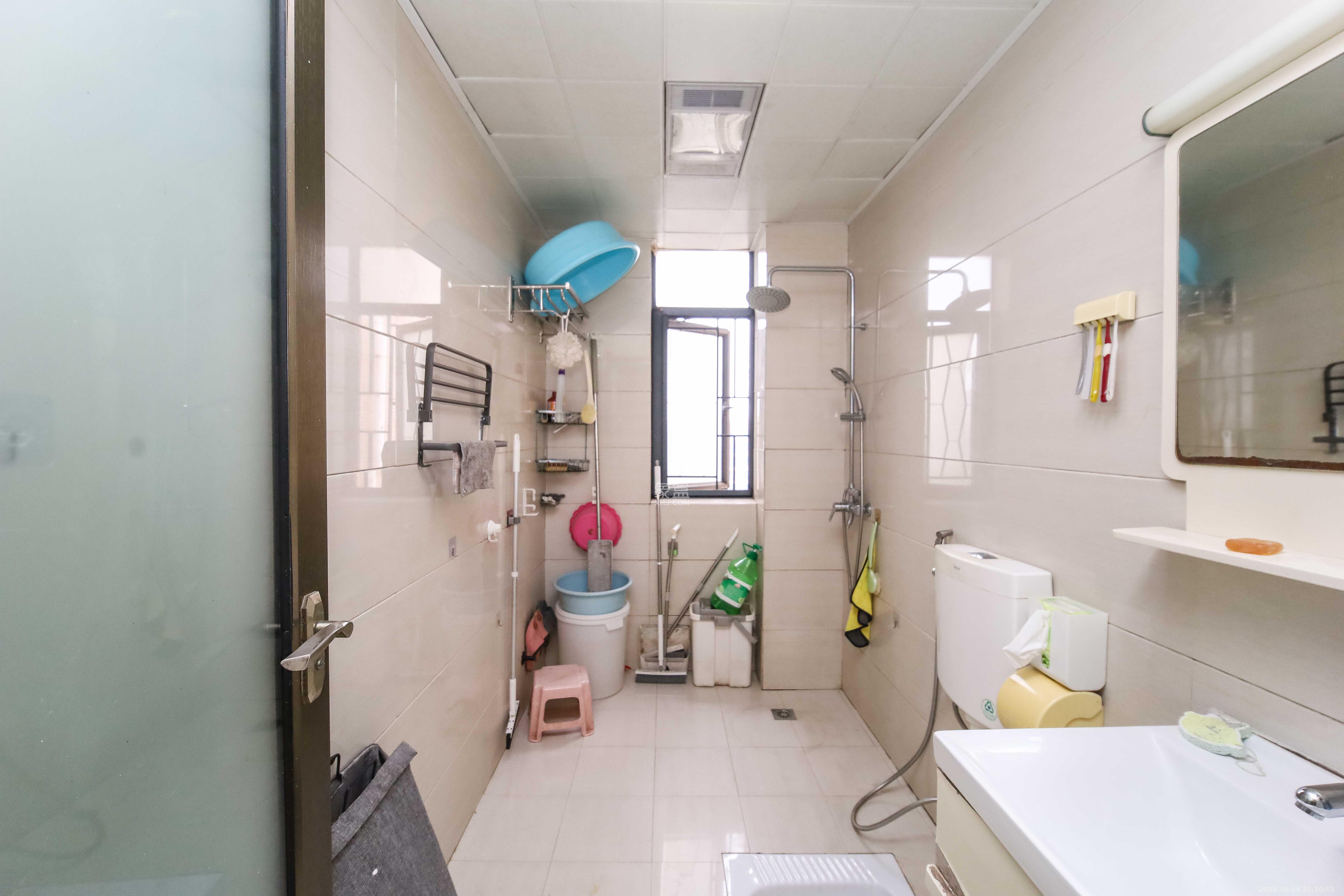 江河双水湾  3室2厅2卫    84.0万 江河双水湾  3室2厅2卫    84.0万卫生间