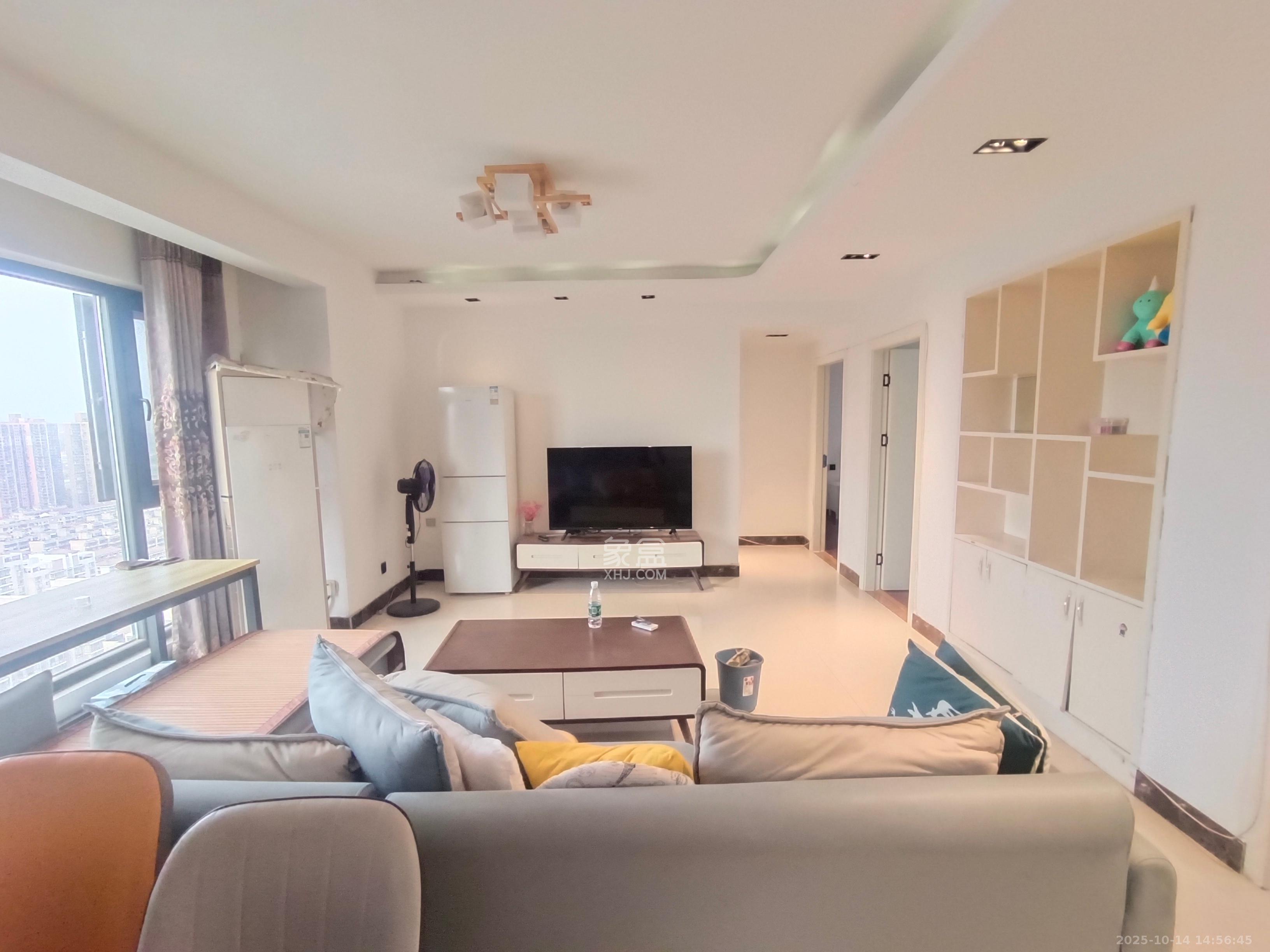 银港水晶城  3室2厅1卫    2700.0元/月室内图