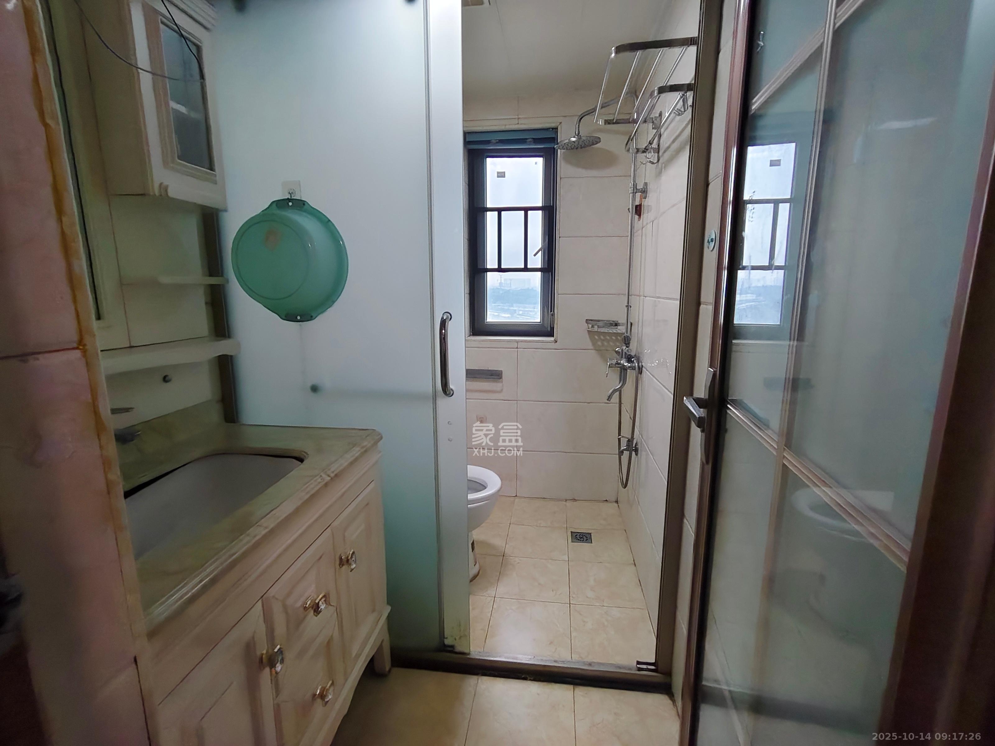 钱隆世家  4室2厅2卫    2800.0元/月室内图