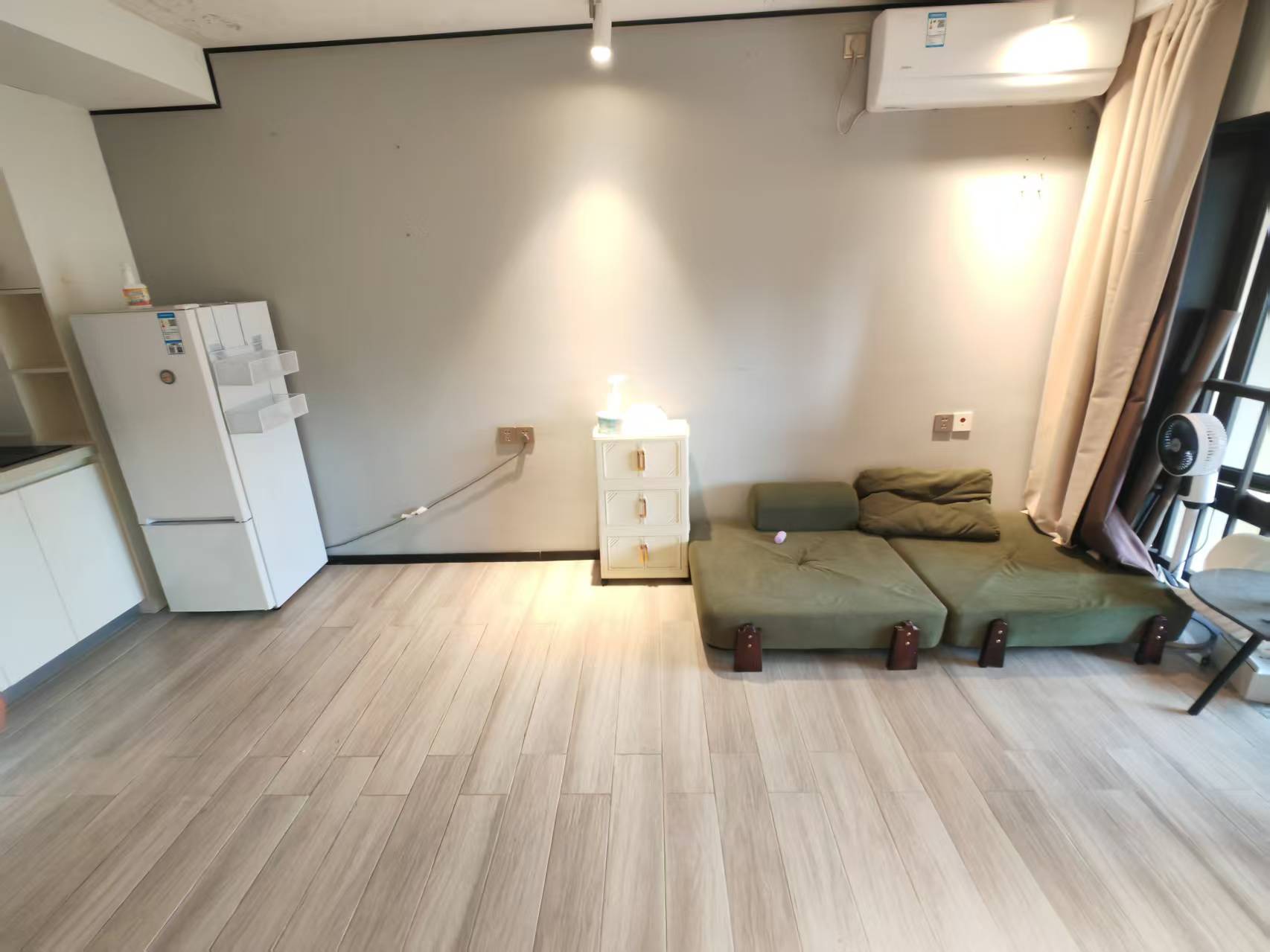 融创海口一号  1室1厅1卫    2400.0元/月室内图