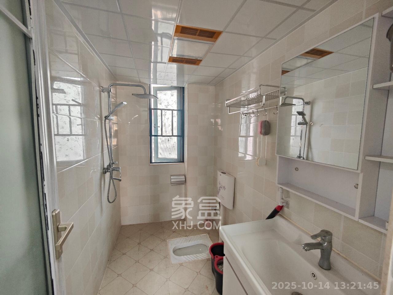 蝴蝶谷  3室2厅2卫    1600.0元/月室内图