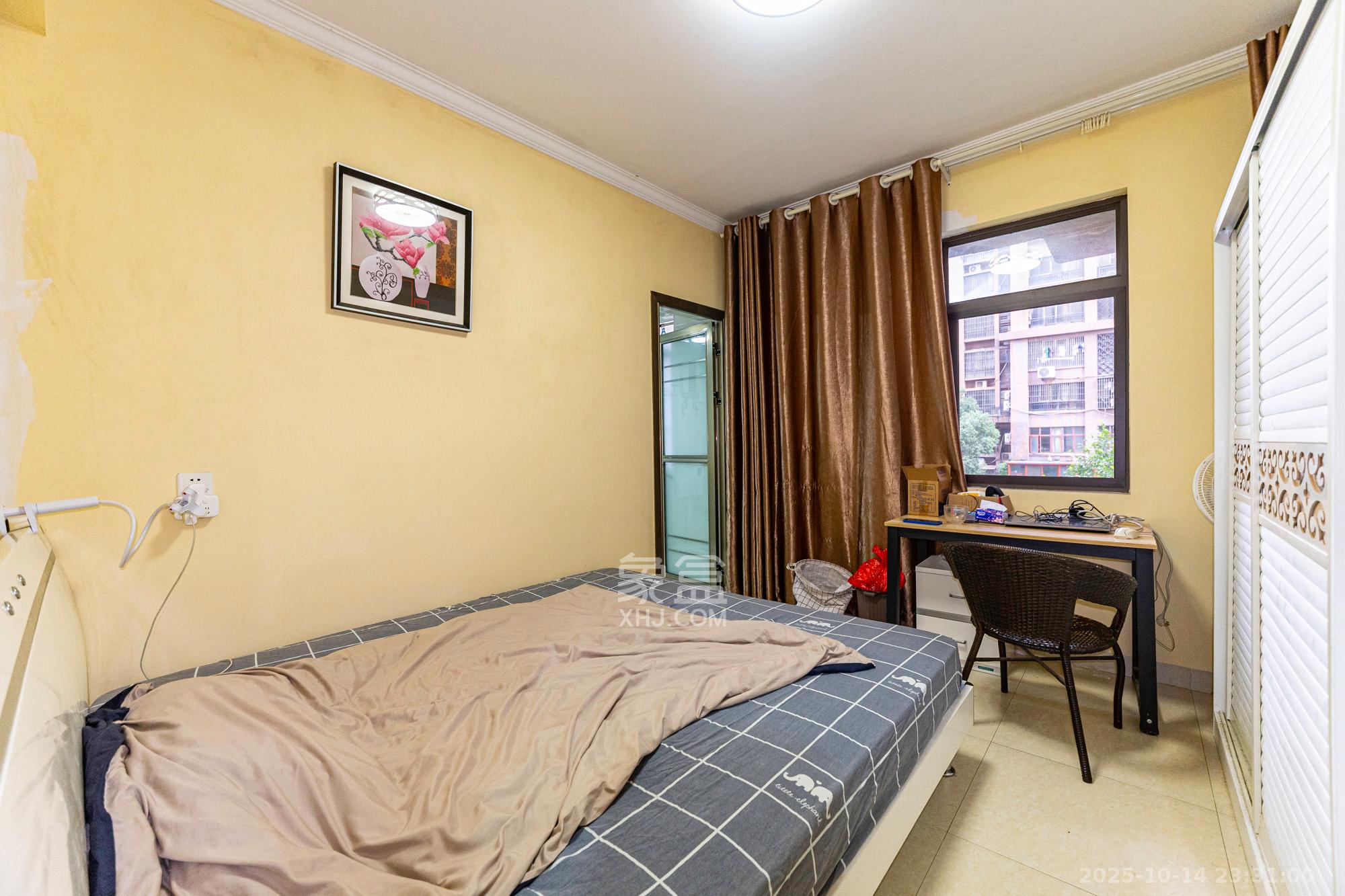 好望谷  4室2厅2卫    89.9万卧室