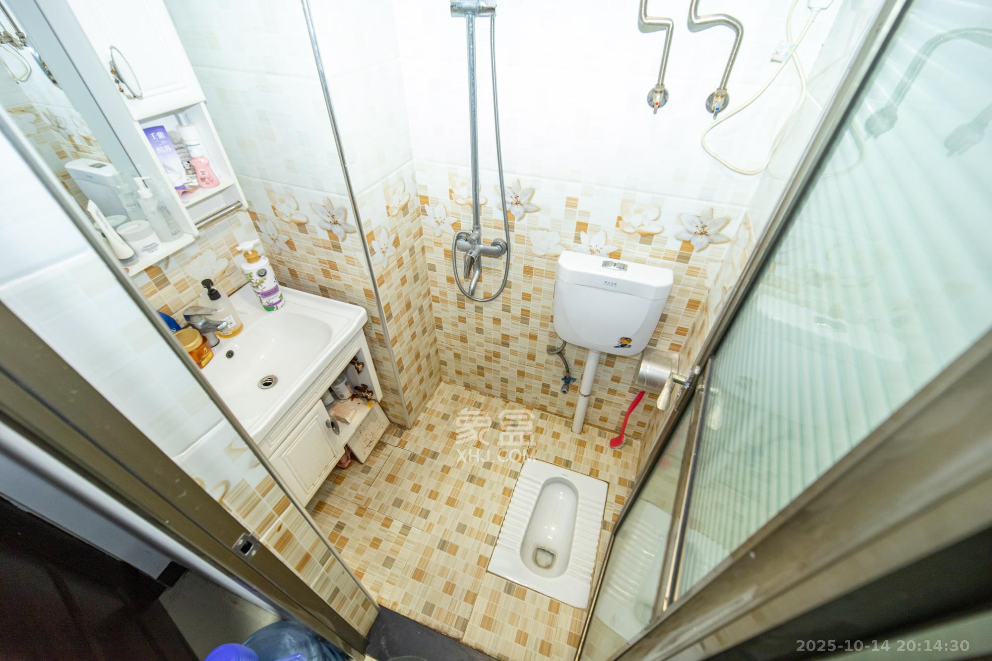 金科时代中心  1室0厅0卫    17.0万卫生间