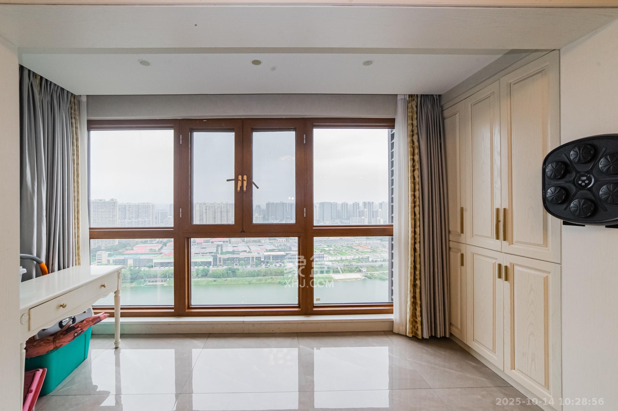 北辰三角洲C2区  3室2厅2卫    268.0万阳台