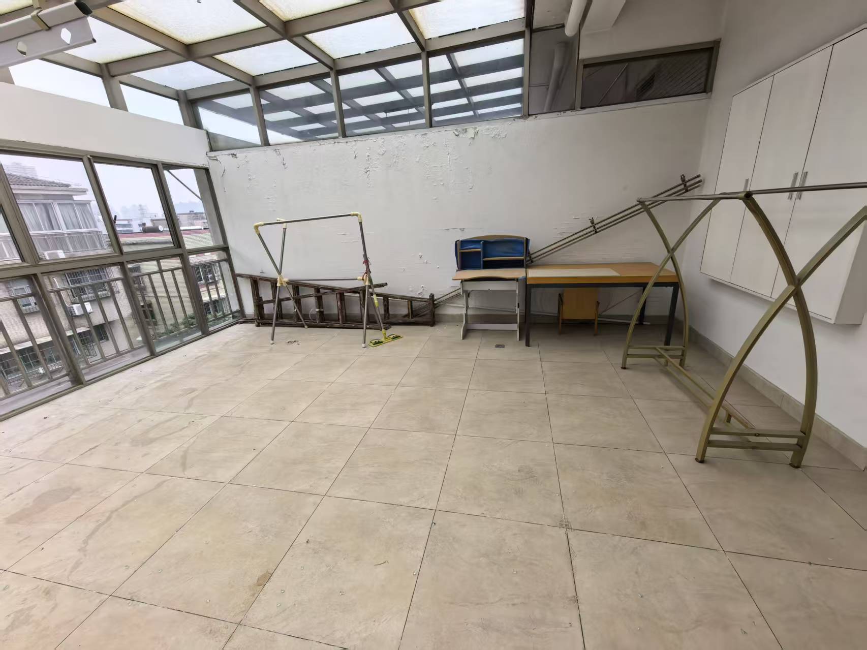 利江畅园 5室2厅3卫 82.0万 利江畅园 5室2厅3卫 82.0万室内图