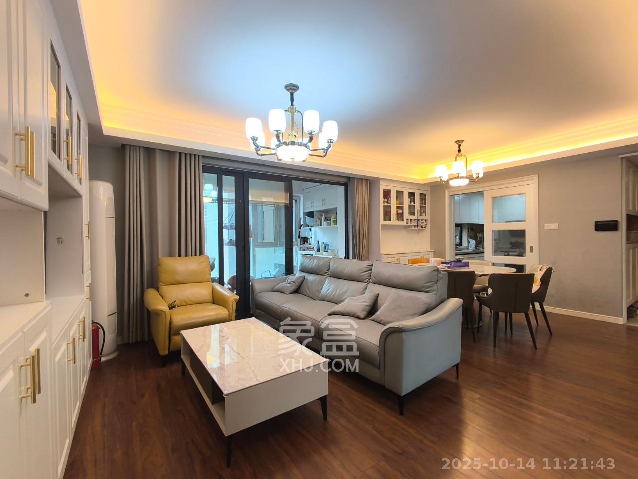 万科魅力之城锋镜里  4室2厅2卫    3200.0元/月