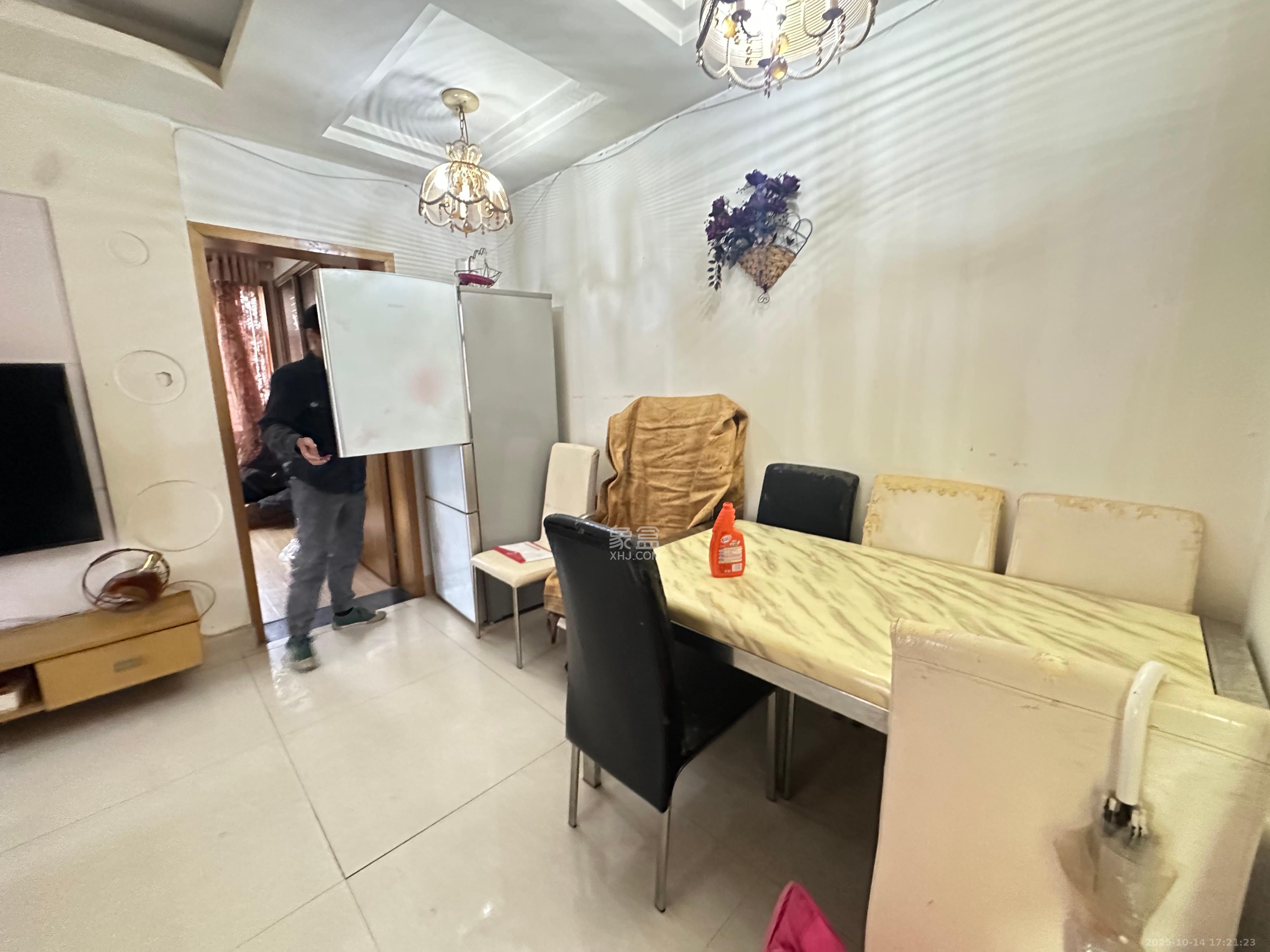 鄱阳小区 2室2厅1卫 1100.0元/月 鄱阳小区 2室2厅1卫 1100.0元/月室内图