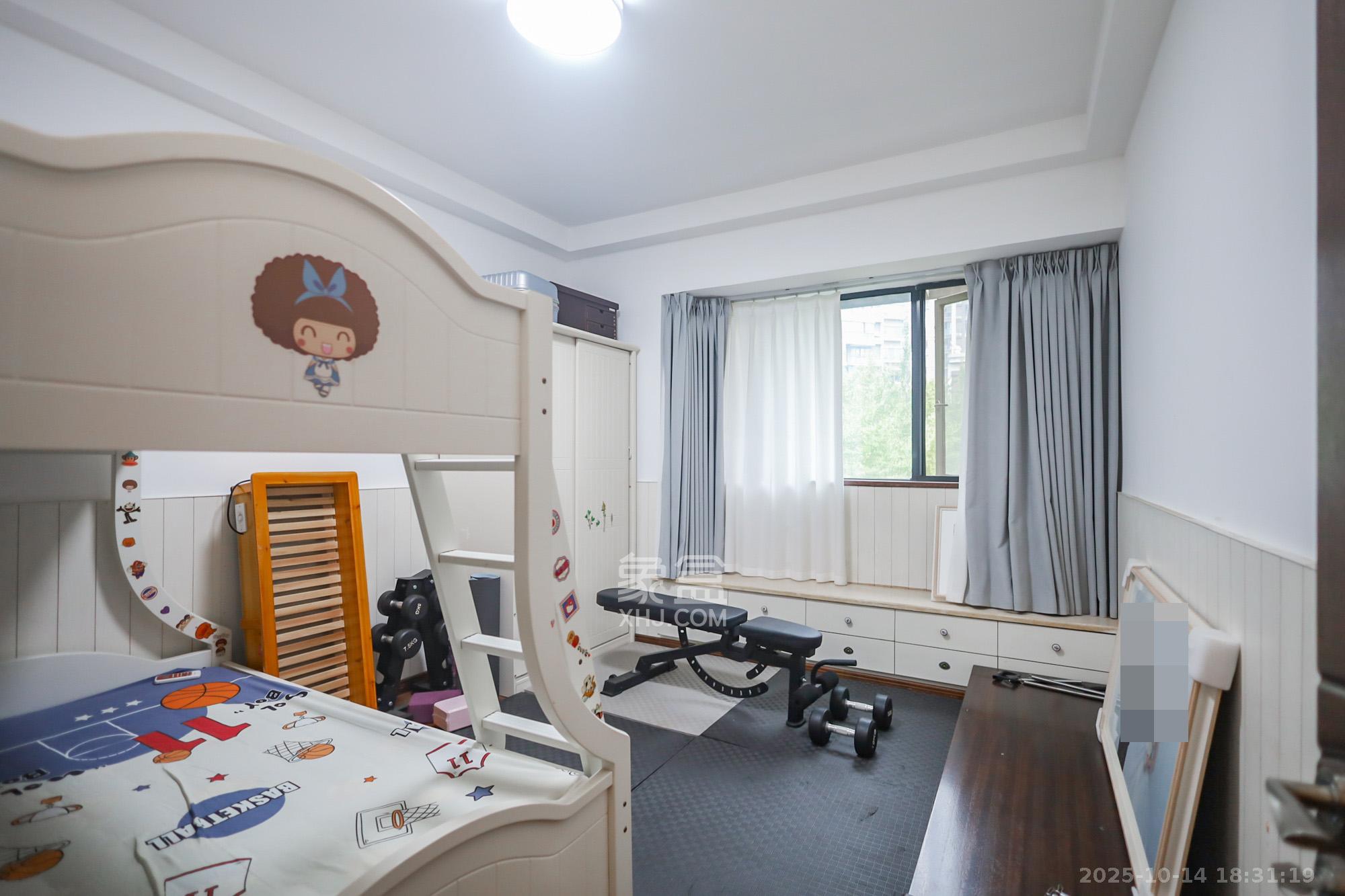 西山汇景一、二期 4室2厅2卫 240.0万 西山汇景一、二期 4室2厅2卫 240.0万卧室