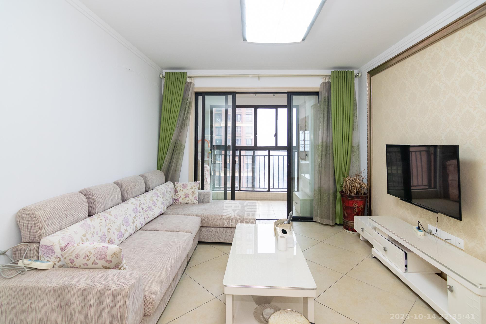 新城国际花都 3室2厅1卫 50.0万 新城国际花都 3室2厅1卫 50.0万客厅