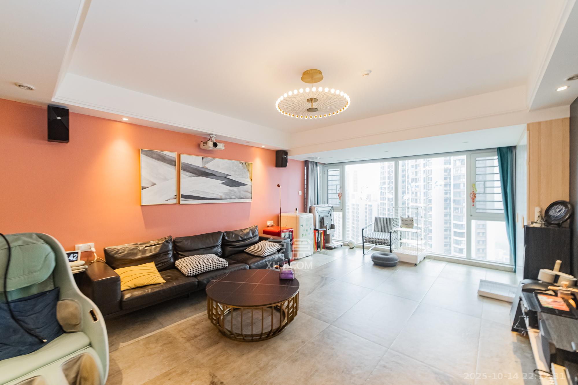 北辰三角洲C3区 5室2厅3卫 280.0万 北辰三角洲C3区 5室2厅3卫 280.0万客厅