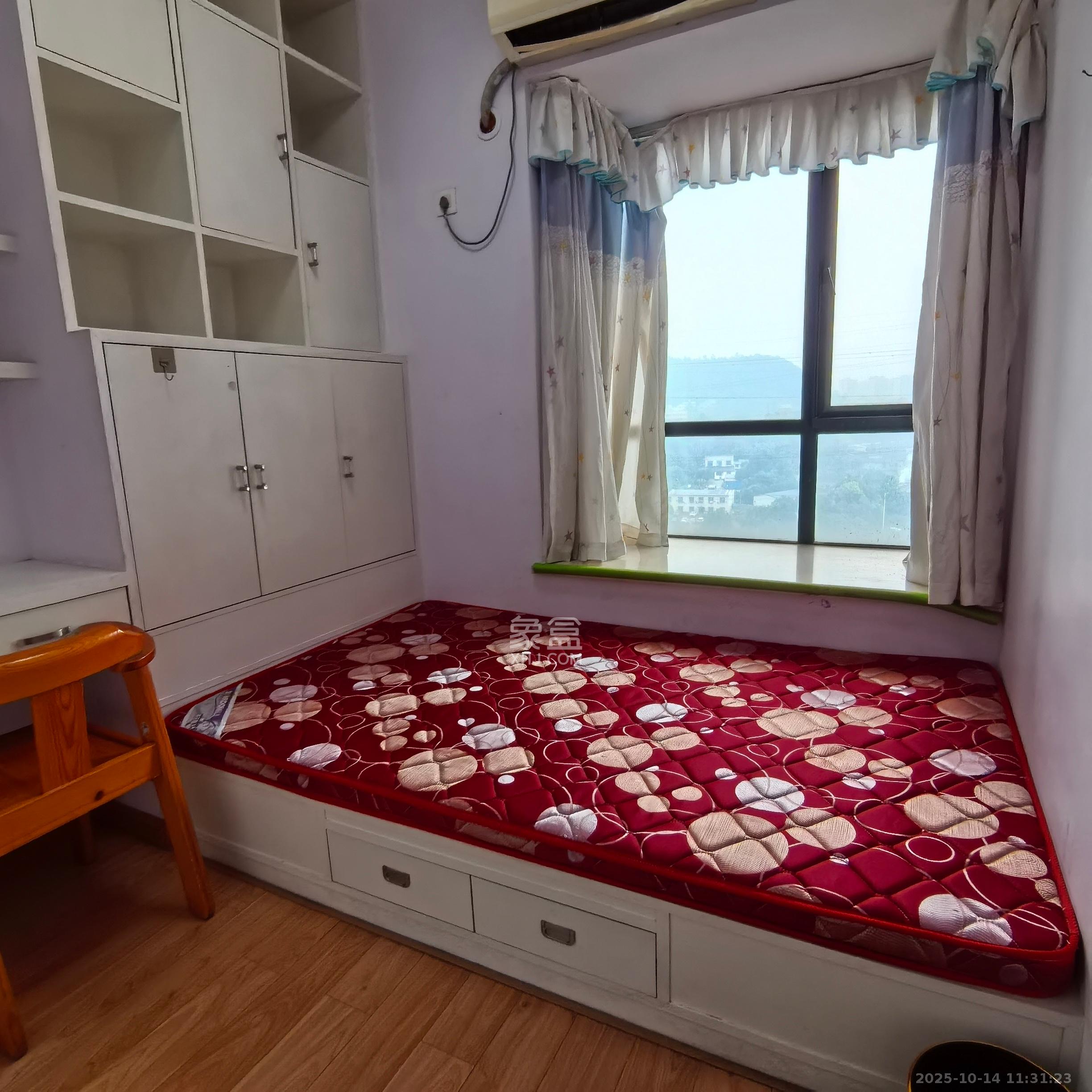 莱茵城  3室2厅2卫    2000.0元/月室内图