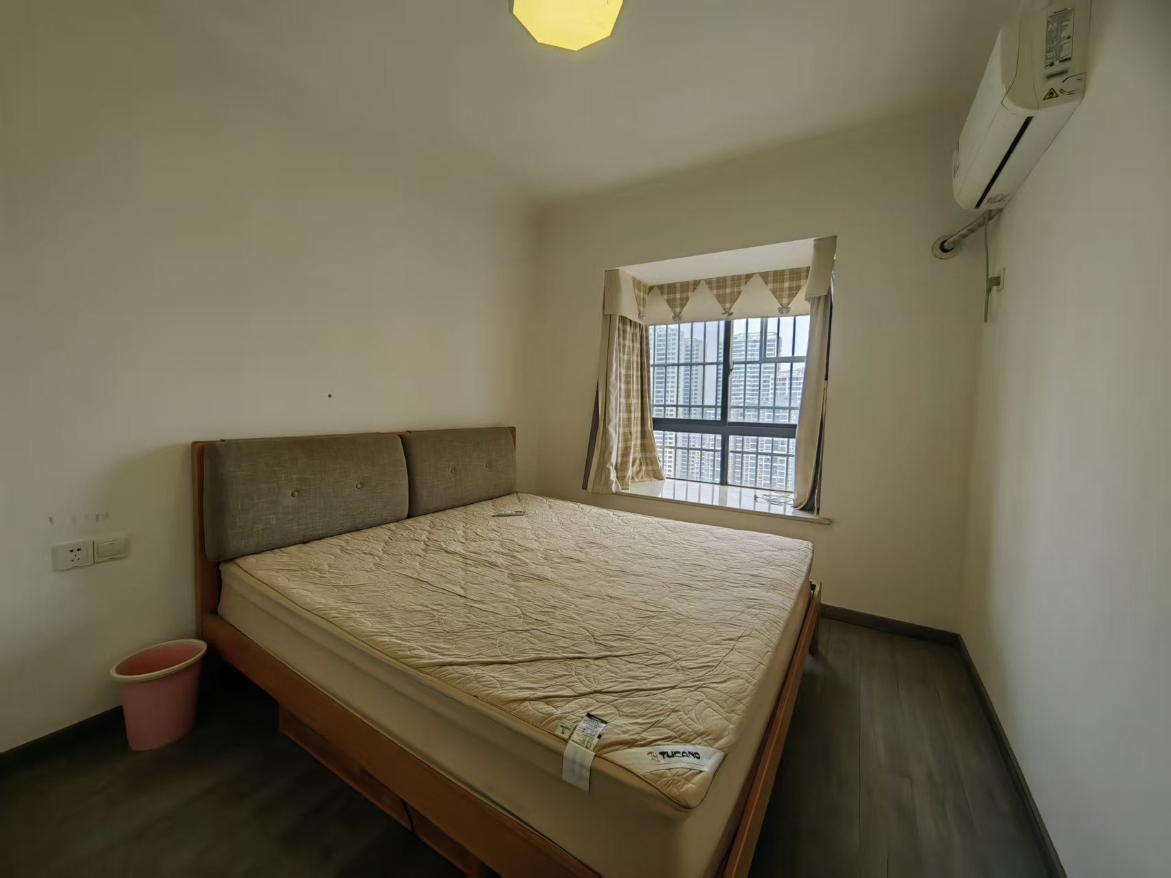 旺佳华府  3室2厅2卫    2000.0元/月 旺佳华府  3室2厅2卫    2000.0元/月室内图