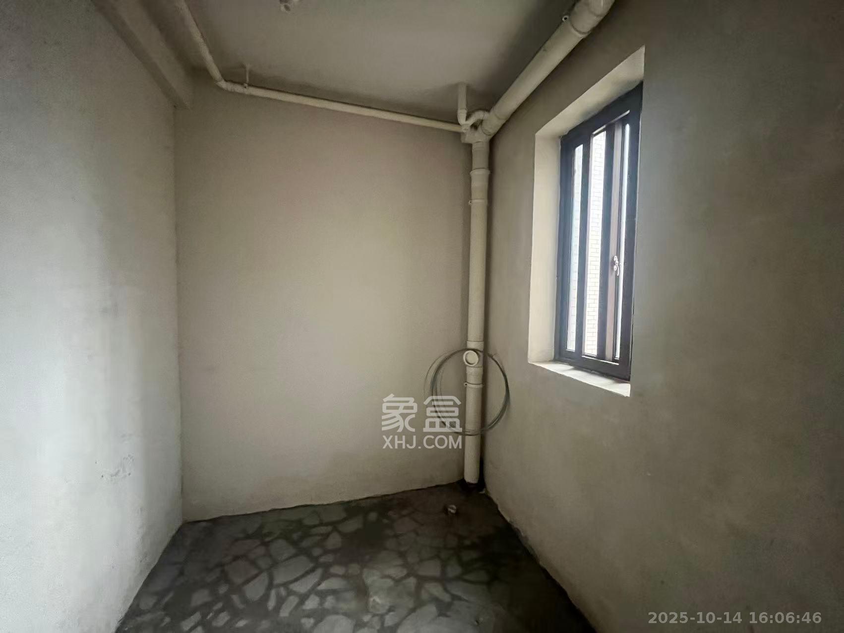 鑫天山水洲城  3室2厅2卫    1600.0元/月室内图