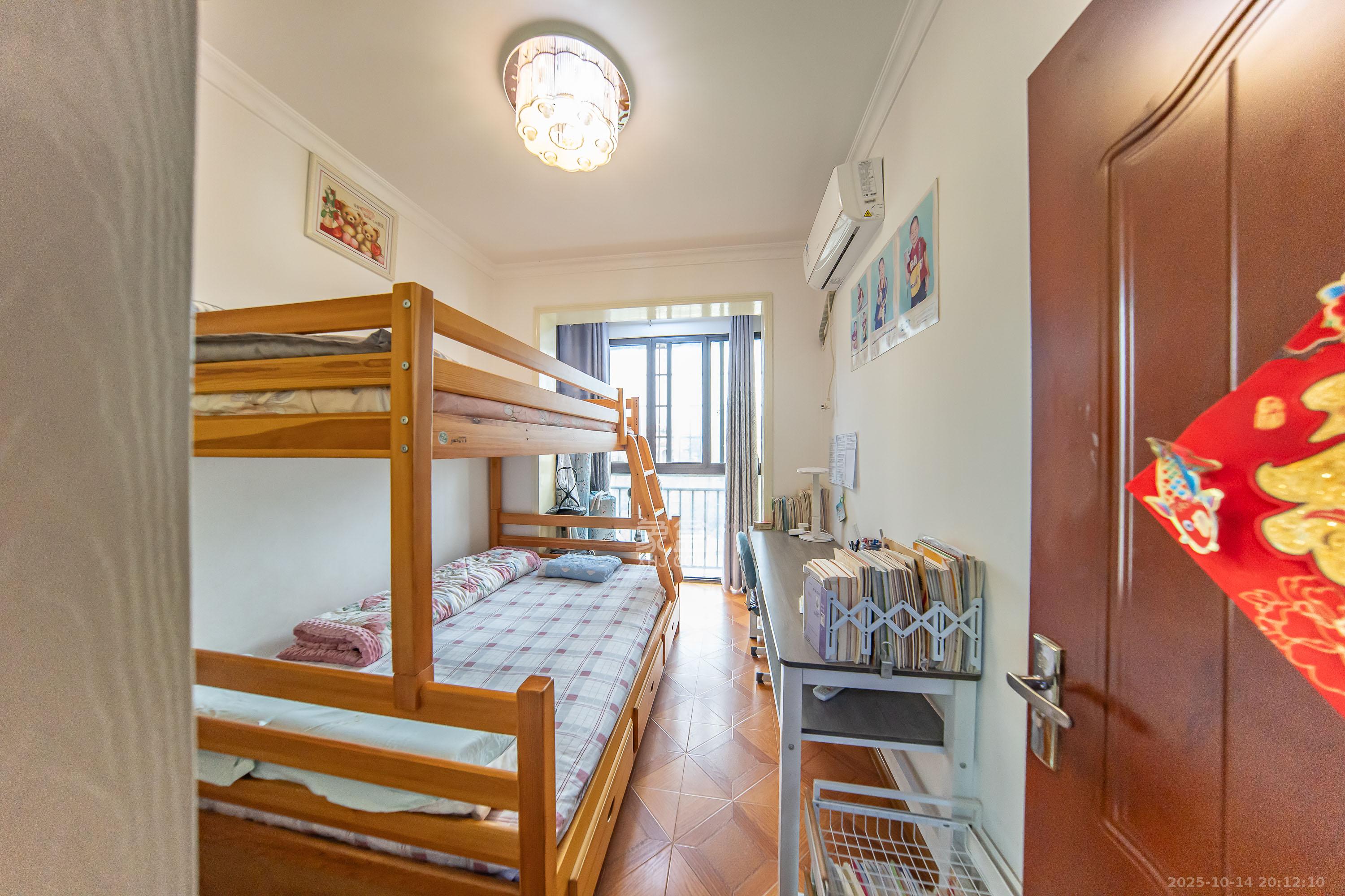 卓越麓山别墅（麓山峰境产权麓山花苑）  3室2厅2卫    70.88万卧室