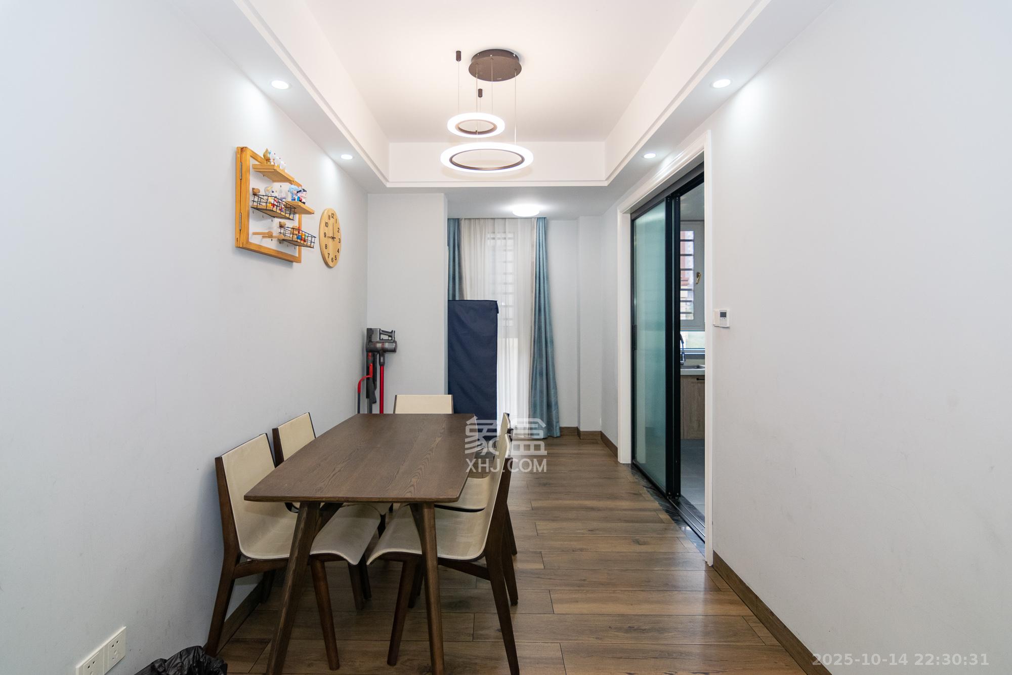 金地三千府（金地湖山樾、金地自在城）  3室2厅1卫    95.0万客厅