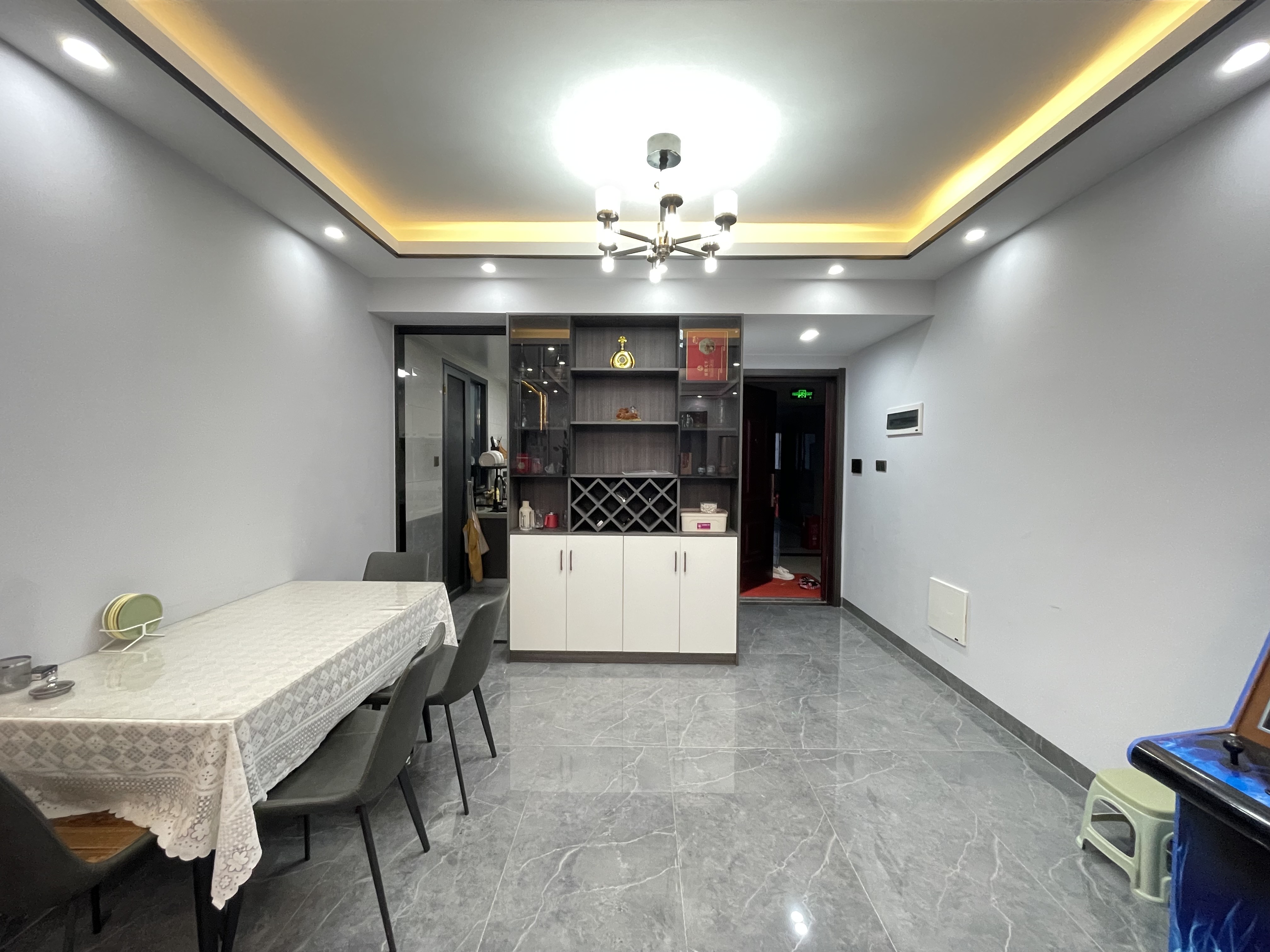 宁邦中心(文华里) 3室2厅2卫 76.8万 宁邦中心(文华里) 3室2厅2卫 76.8万客厅