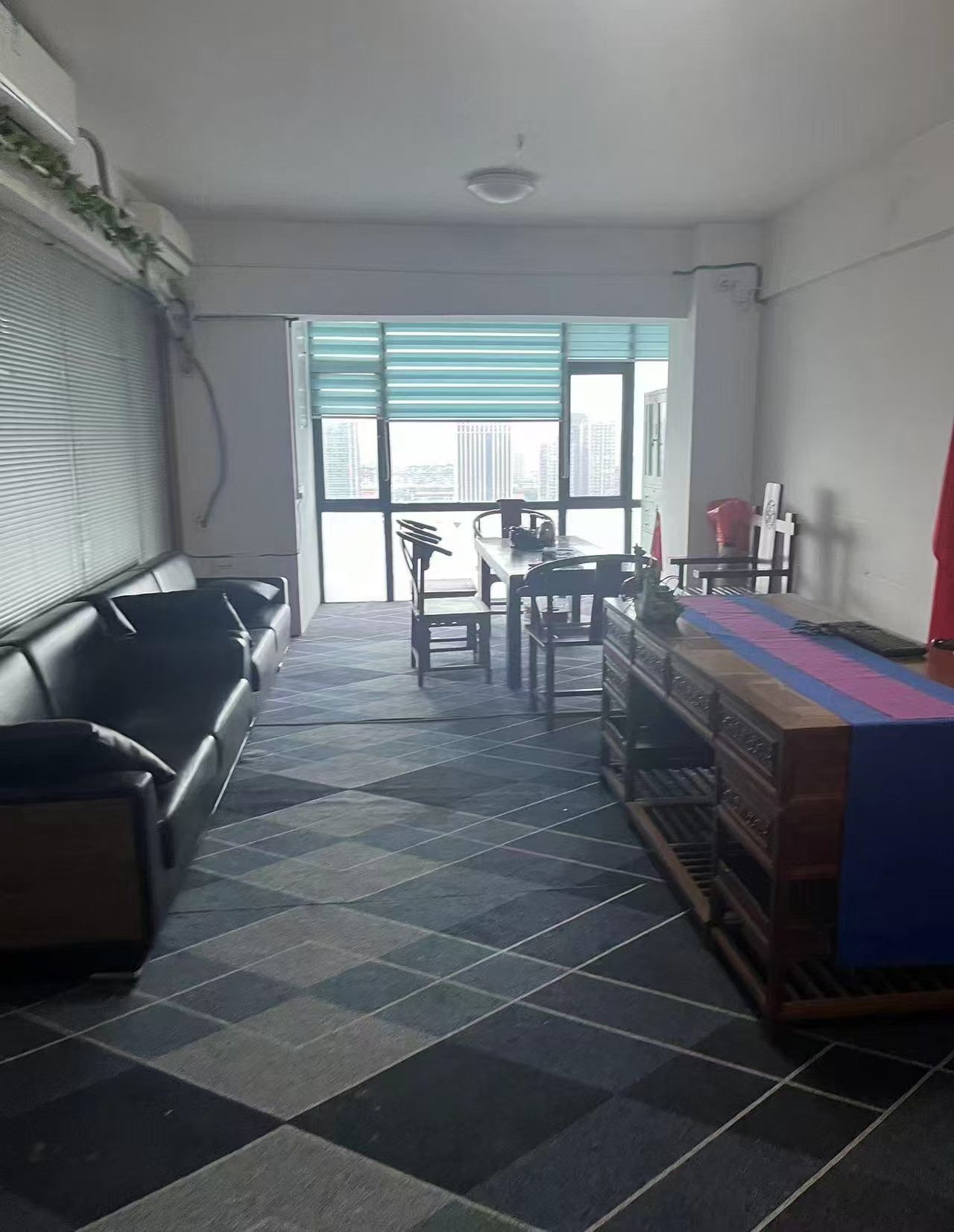 吉泰领寓 1室1厅1卫 31.0万 吉泰领寓 1室1厅1卫 31.0万客厅