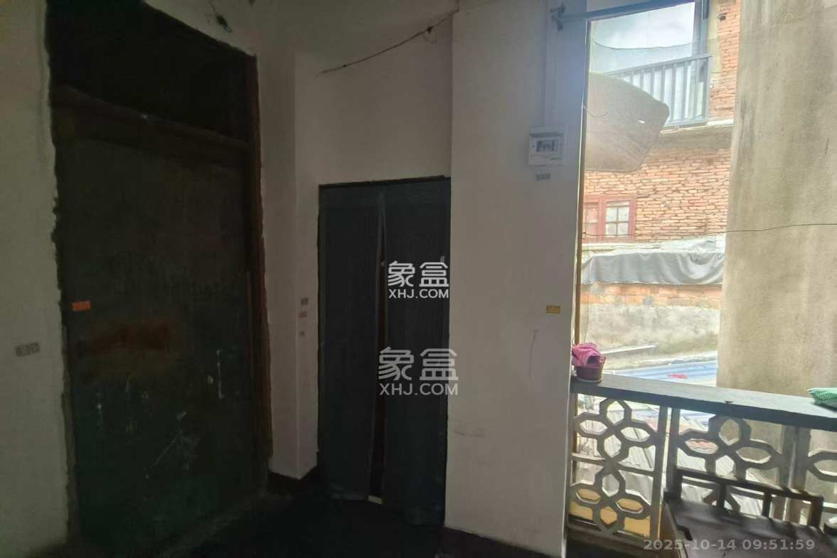 (上/下)黎家坡散盘 1室1厅1卫 800.0元/月 (上/下)黎家坡散盘 1室1厅1卫 800.0元/月室内图