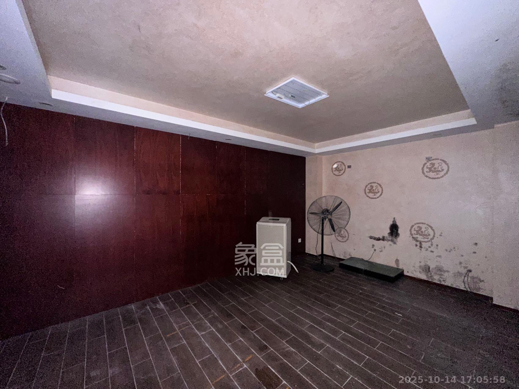 归心苑  4室2厅3卫    13000.0元/月 归心苑  4室2厅3卫    13000.0元/月室内图