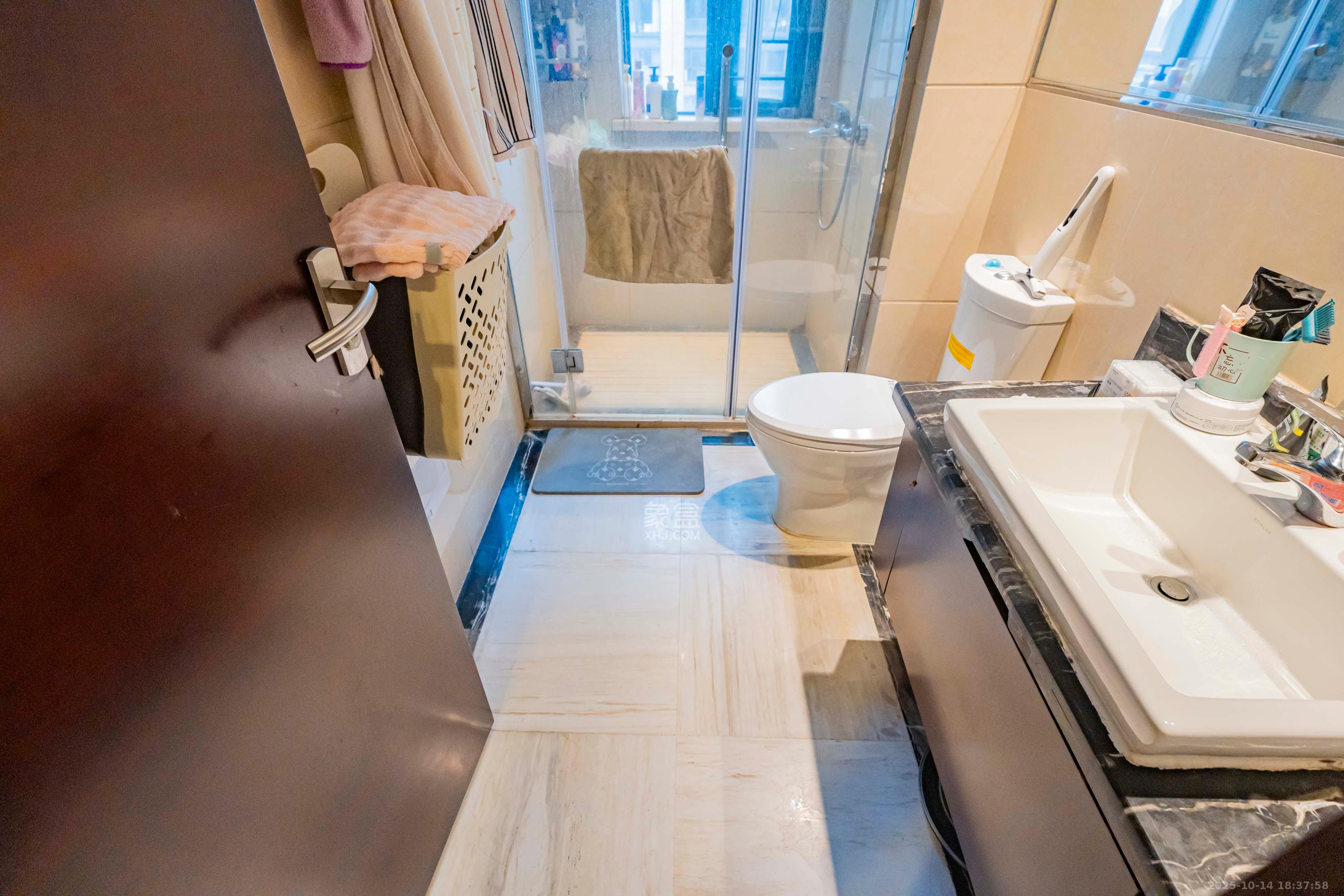 复地崑玉国际一期  3室2厅2卫    248.0万卫生间