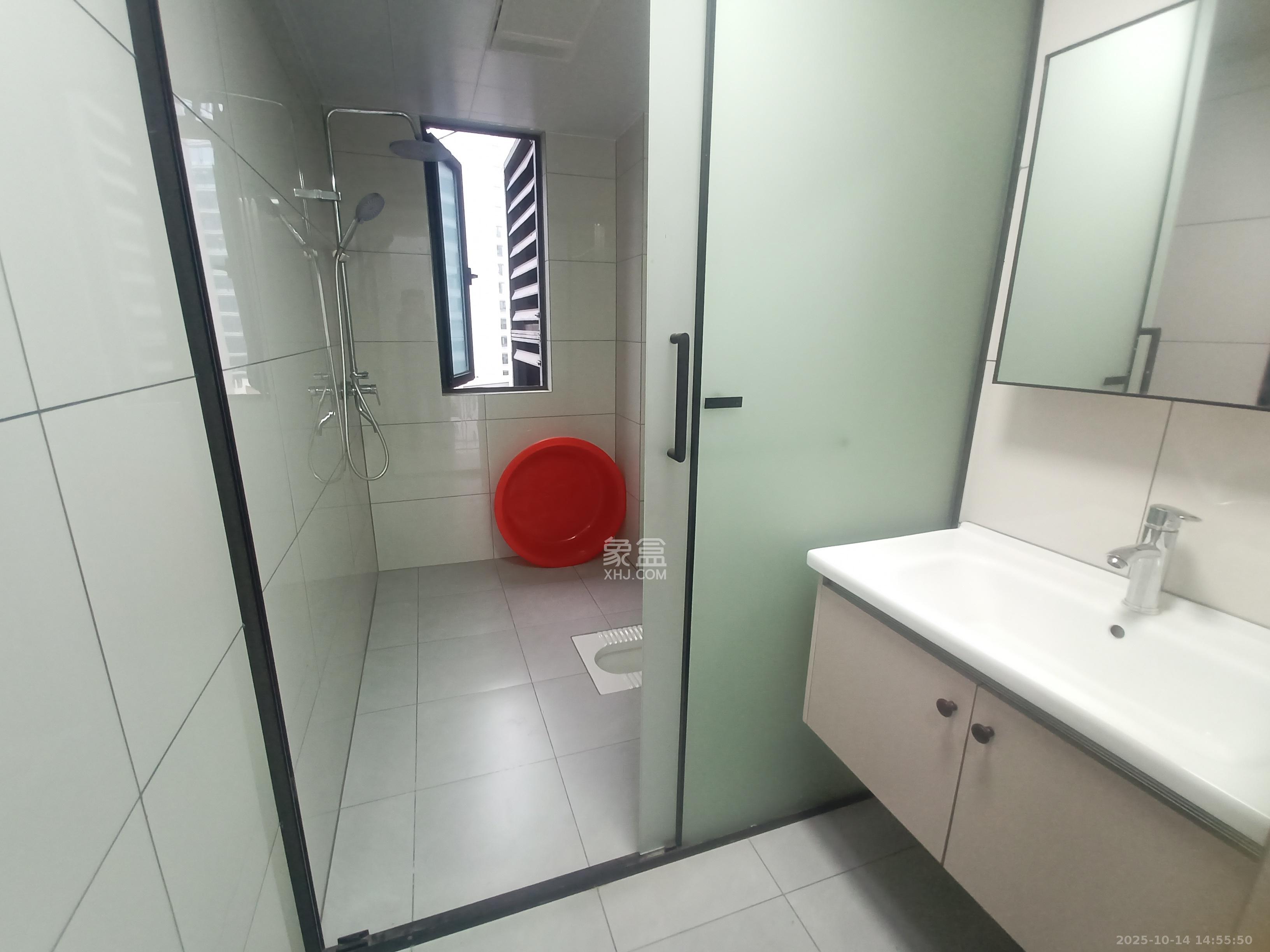 谷山景苑  3室2厅2卫    2400.0元/月 谷山景苑  3室2厅2卫    2400.0元/月室内图