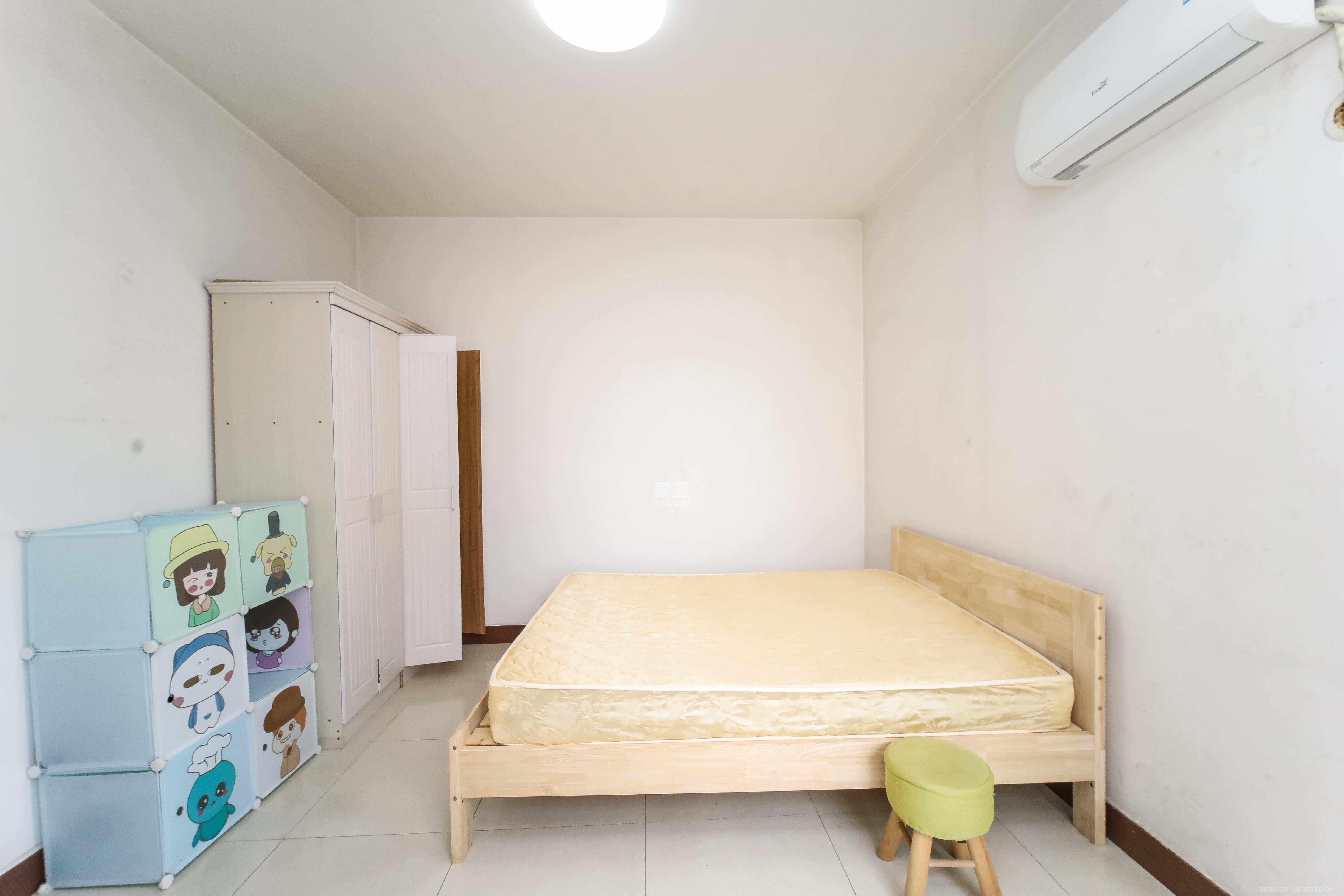 银港水晶城 2室2厅1卫 68.0万 银港水晶城 2室2厅1卫 68.0万卧室