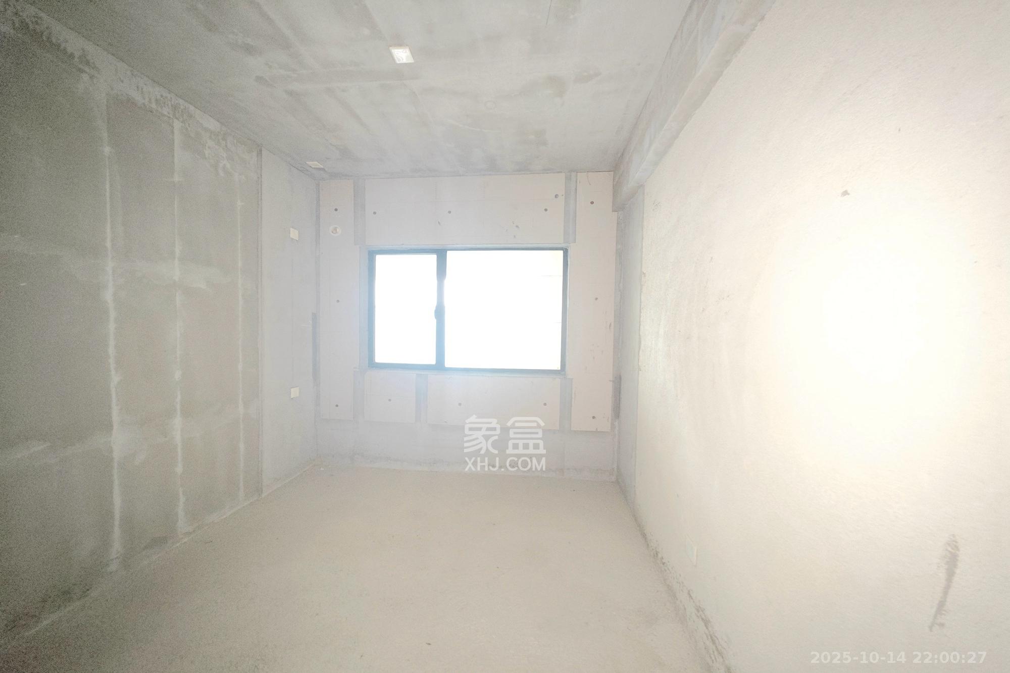 国欣向荣府  4室2厅2卫    145.0万卧室