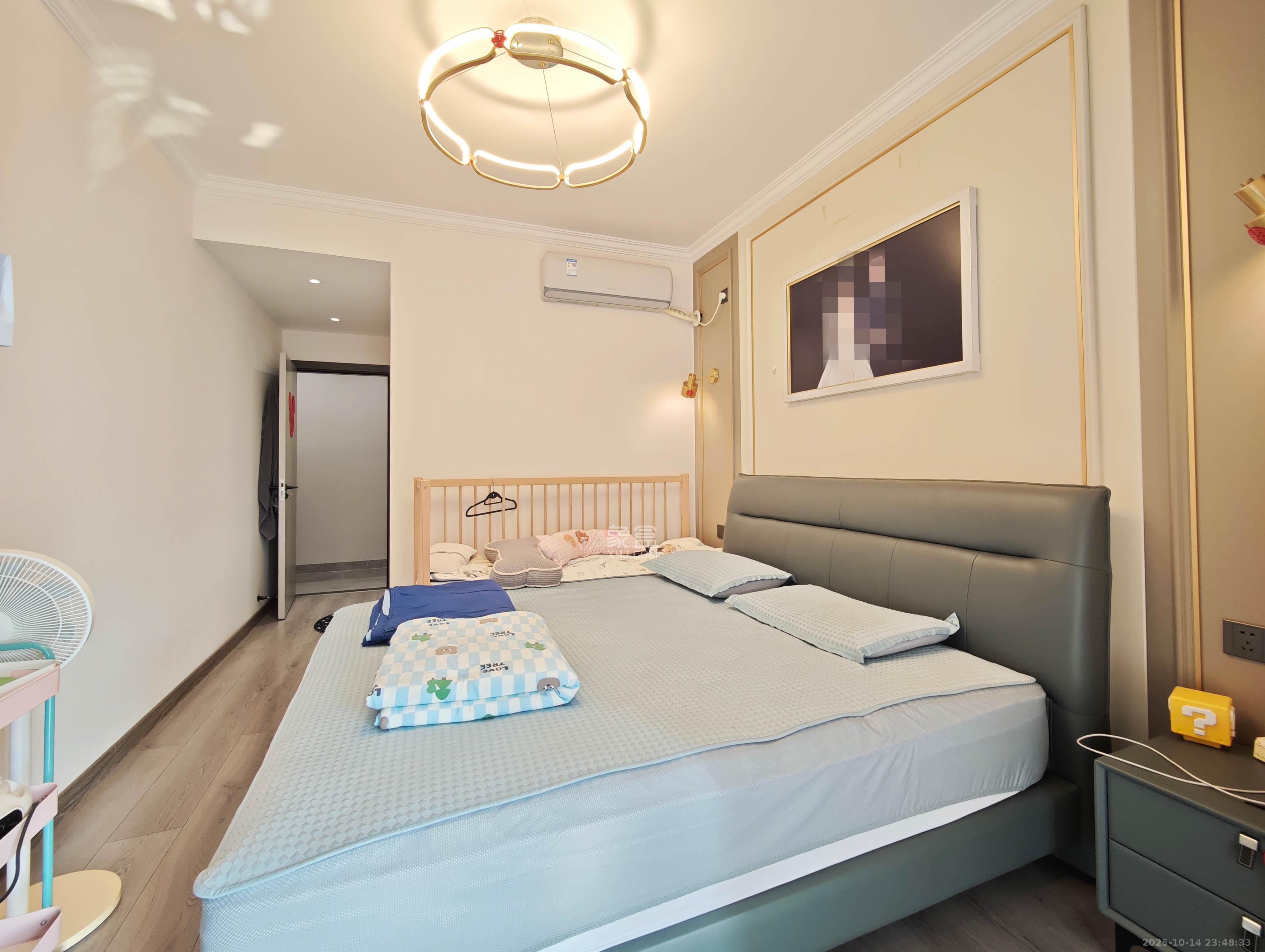 中建嘉和城  1室2厅2卫    110.0万卧室