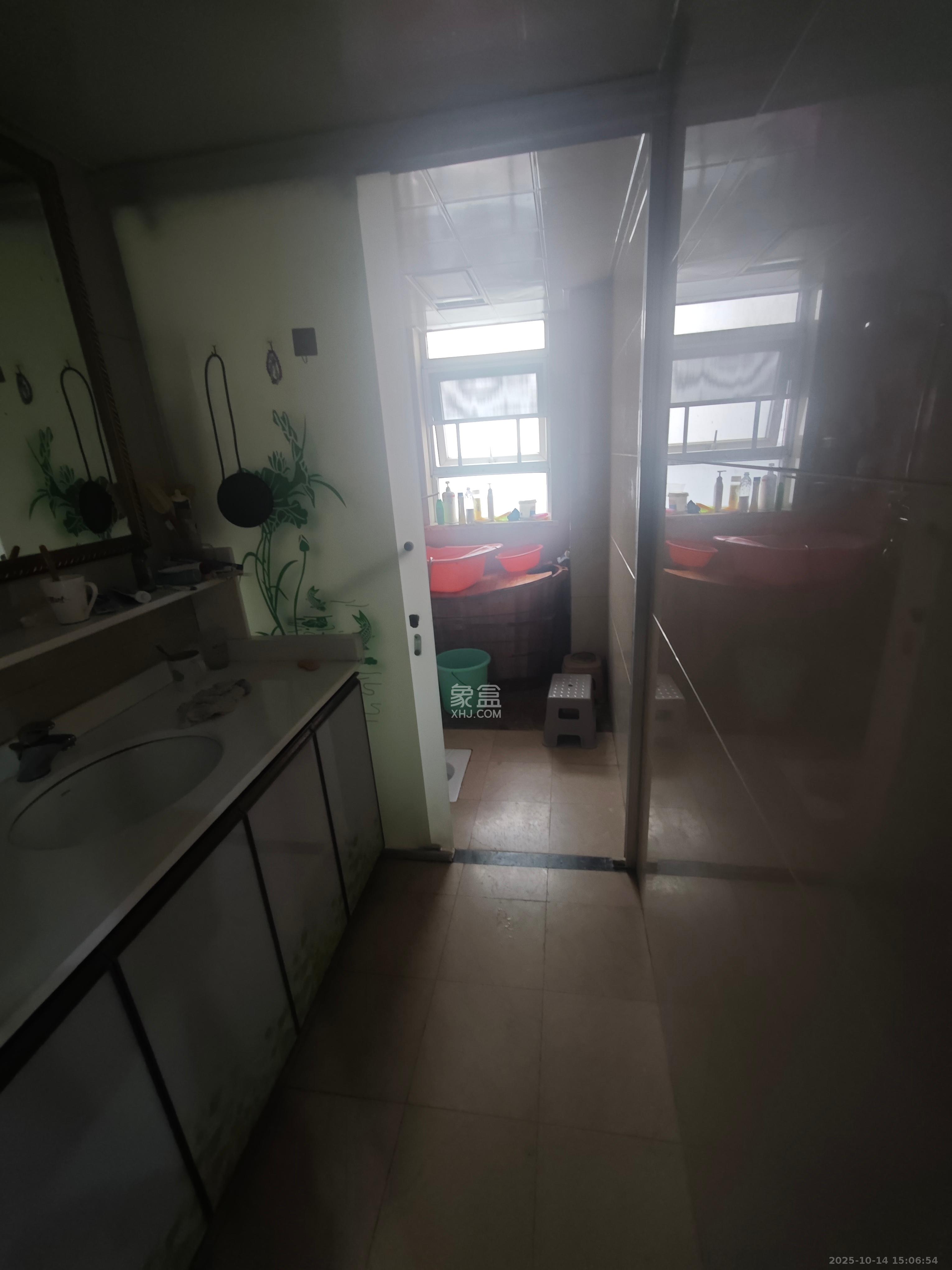 佳兆业君汇上品  3室2厅2卫    2100.0元/月