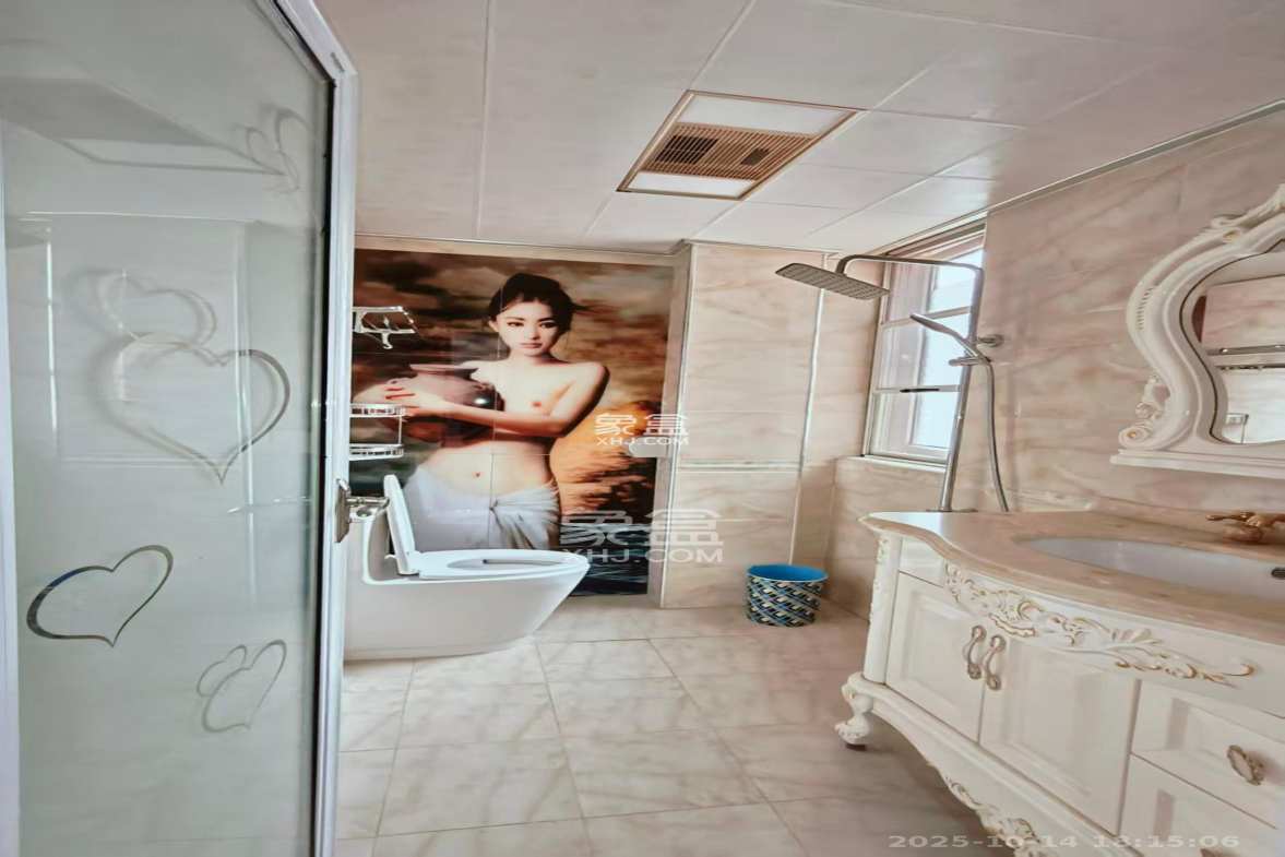 山水湾 4室2厅2卫 2600.0元/月 山水湾 4室2厅2卫 2600.0元/月室内图