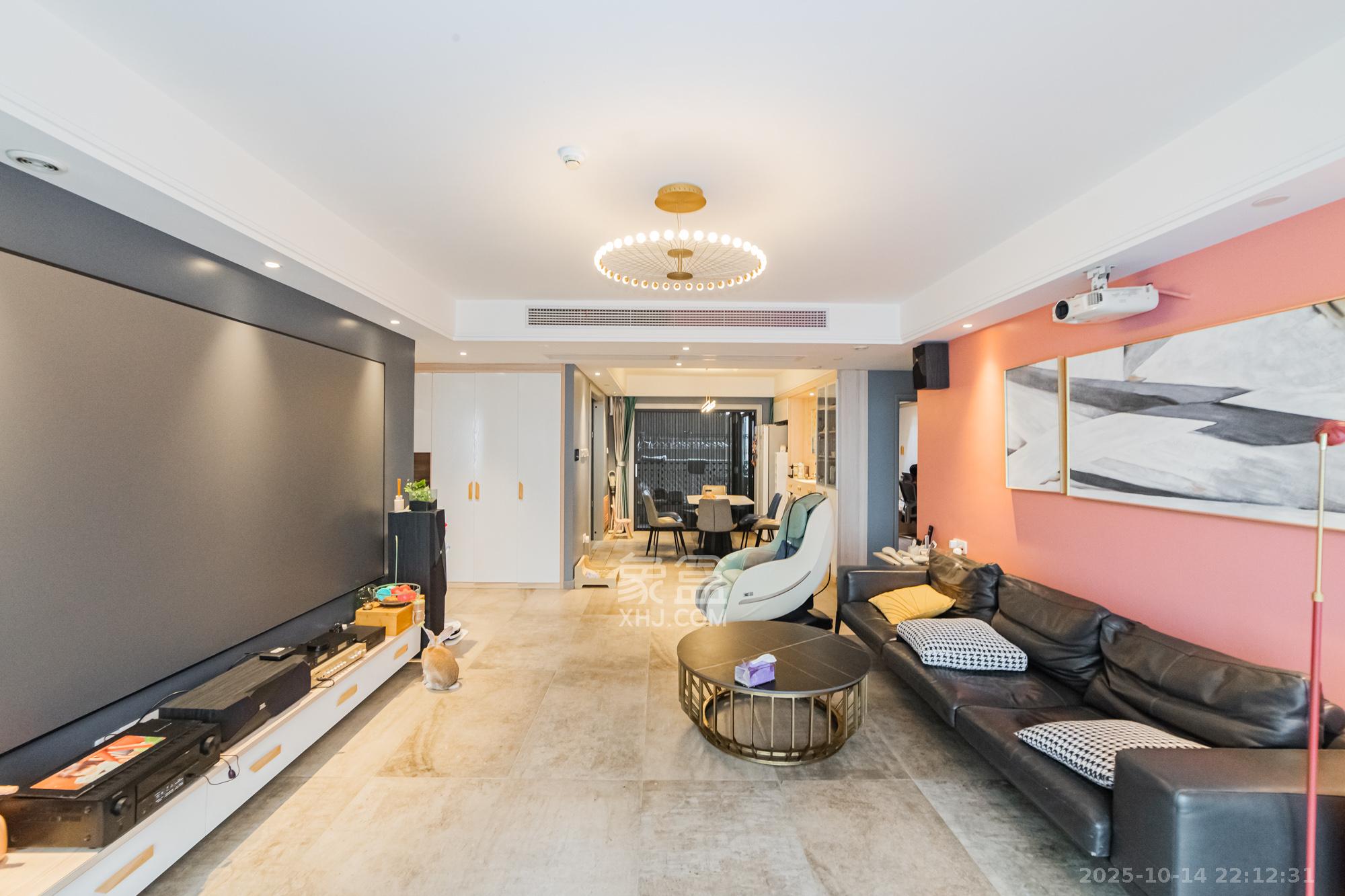 北辰三角洲C3区 5室2厅3卫 280.0万 北辰三角洲C3区 5室2厅3卫 280.0万客厅